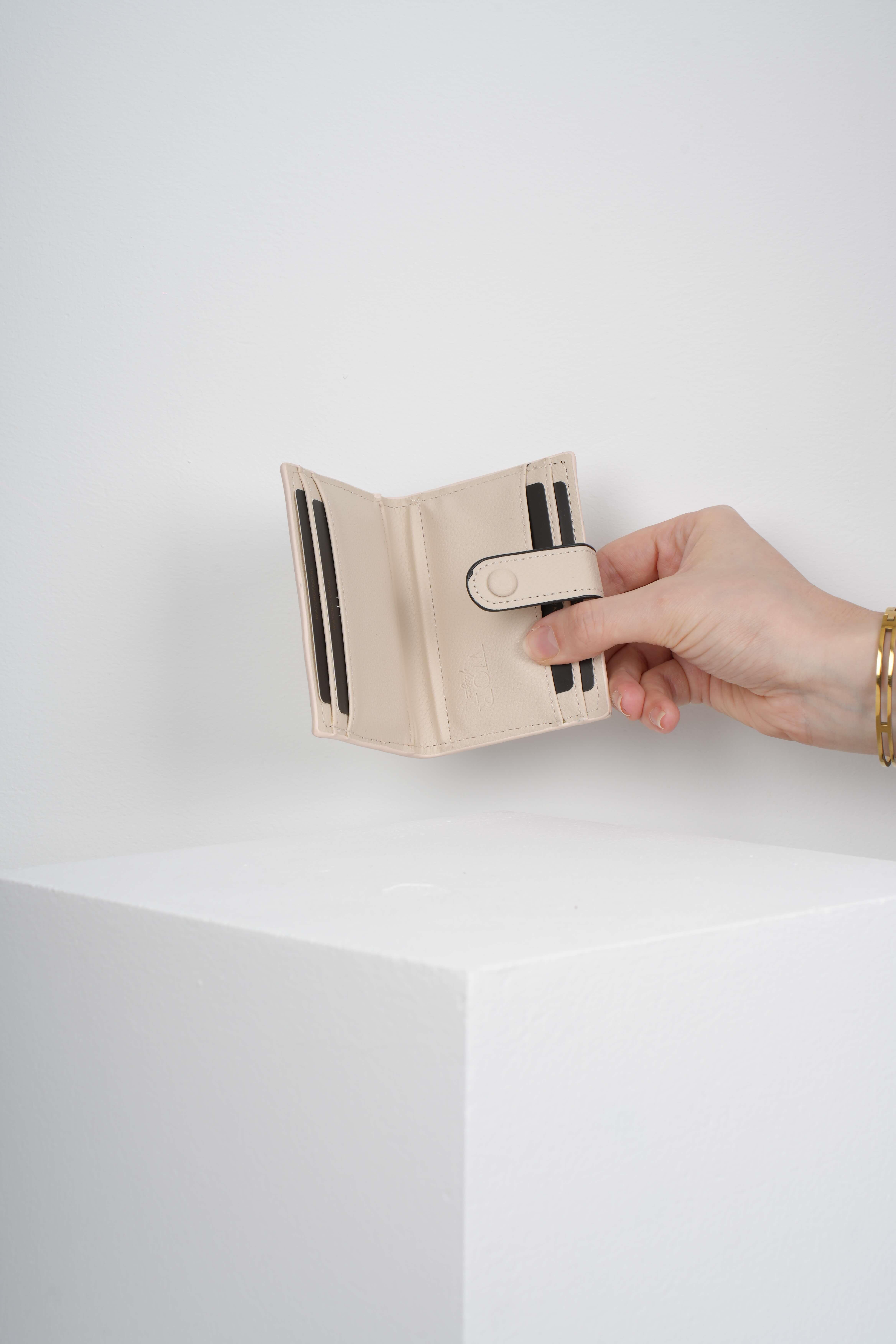 MONTI STYLE BROWN VEGAN LEATHER WALLET CARD HOLDERWalletWATCHOFROYALMONTIMONTI STYLE BROWN VEGAN LEATHER WALLET CARD HOLDER