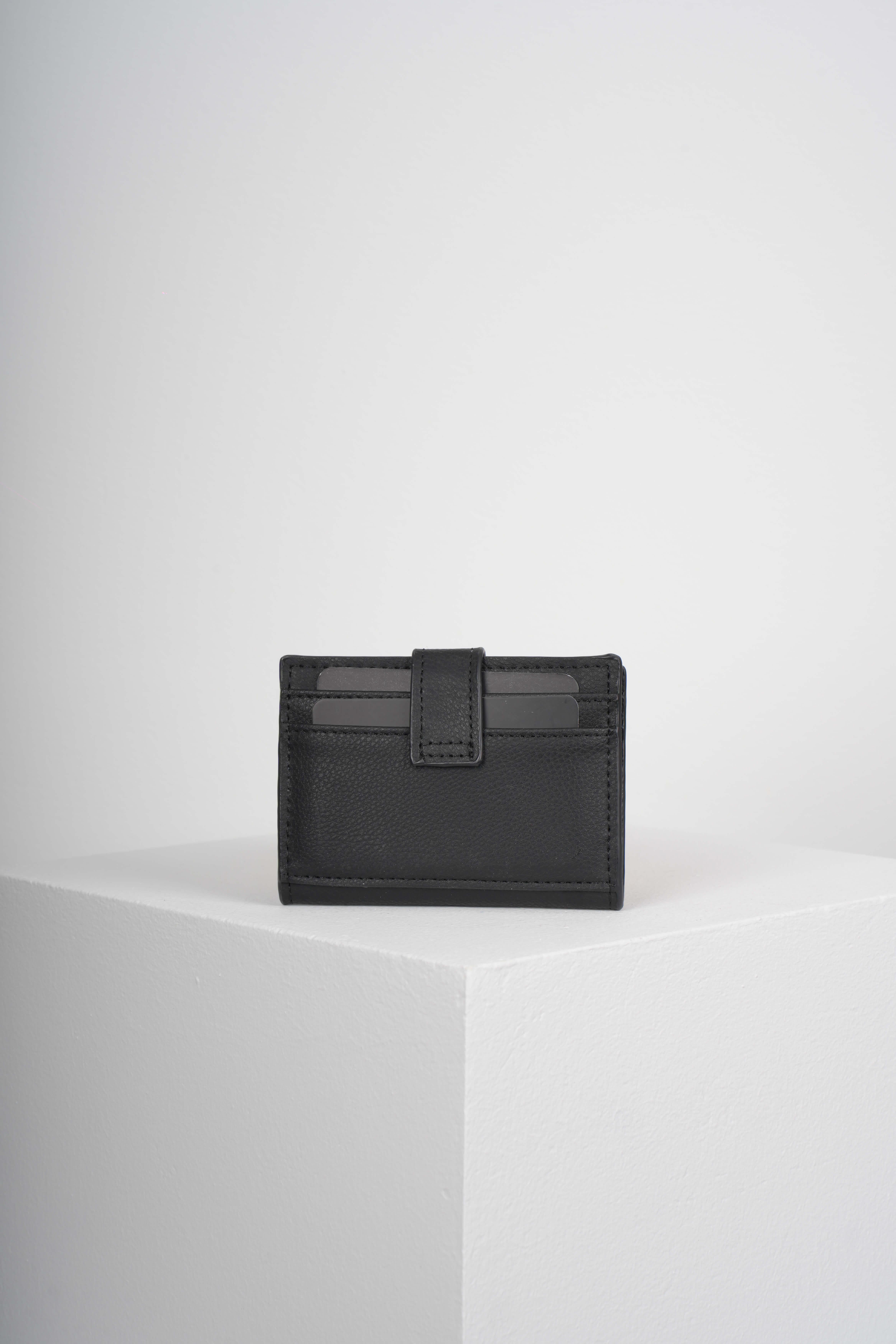 DESENLİ SİYAH KARTLIK 8 ADET KART BÖLMELİ ÇITÇIT KİLİT SİSTEMLİ TASARIM CÜZDAN MONTİCüzdan ve KartlıkWATCHOFROYALMONTIDESENLİ SİYAH KARTLIK 8 ADET KART BÖLMELİ ÇITÇIT KİLİT SİSTEMLİ TASARIM CÜZDAN MONTİ