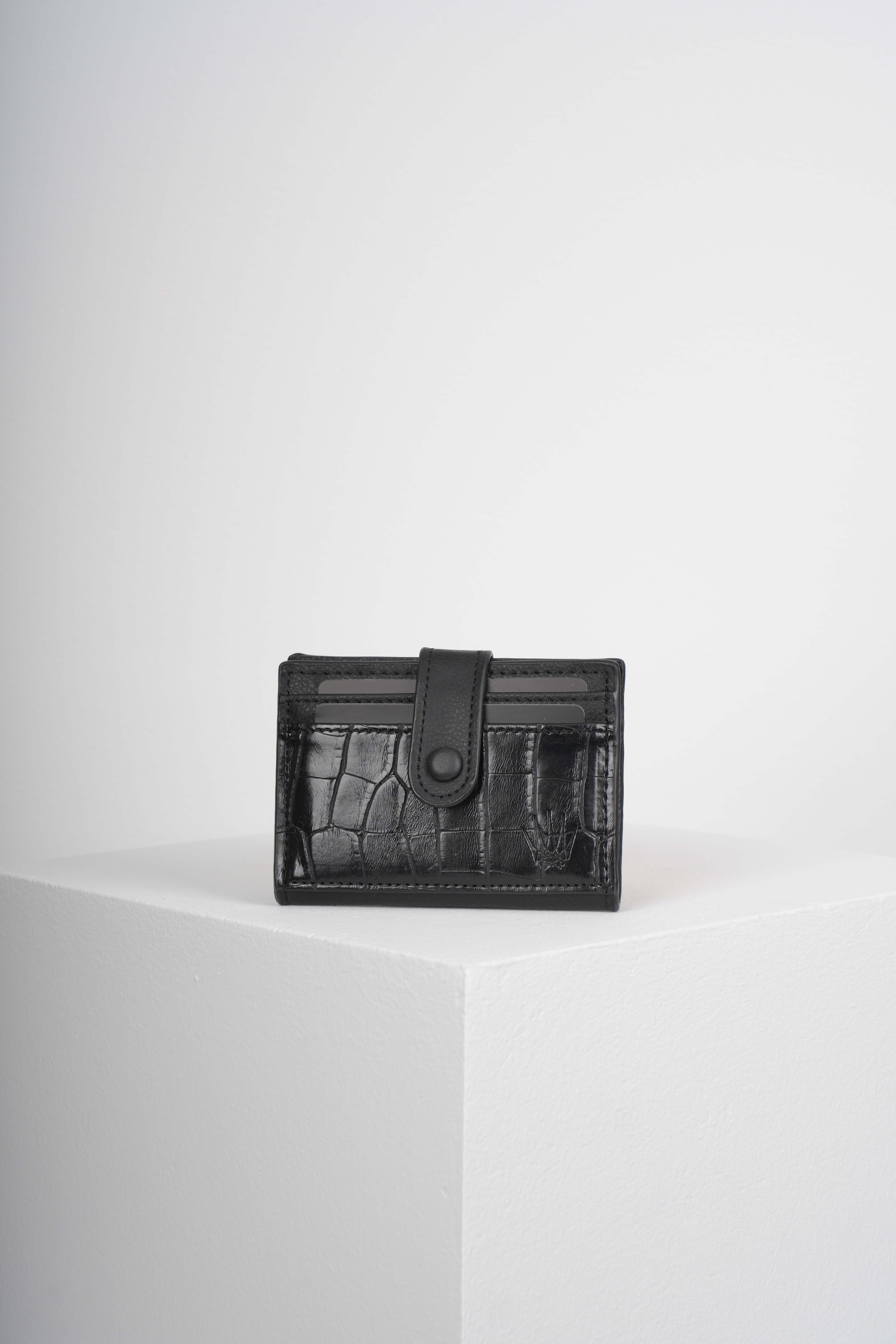 DESENLİ SİYAH KARTLIK 8 ADET KART BÖLMELİ ÇITÇIT KİLİT SİSTEMLİ TASARIM CÜZDAN MONTİCüzdan ve KartlıkWATCHOFROYALMONTIDESENLİ SİYAH KARTLIK 8 ADET KART BÖLMELİ ÇITÇIT KİLİT SİSTEMLİ TASARIM CÜZDAN MONTİ