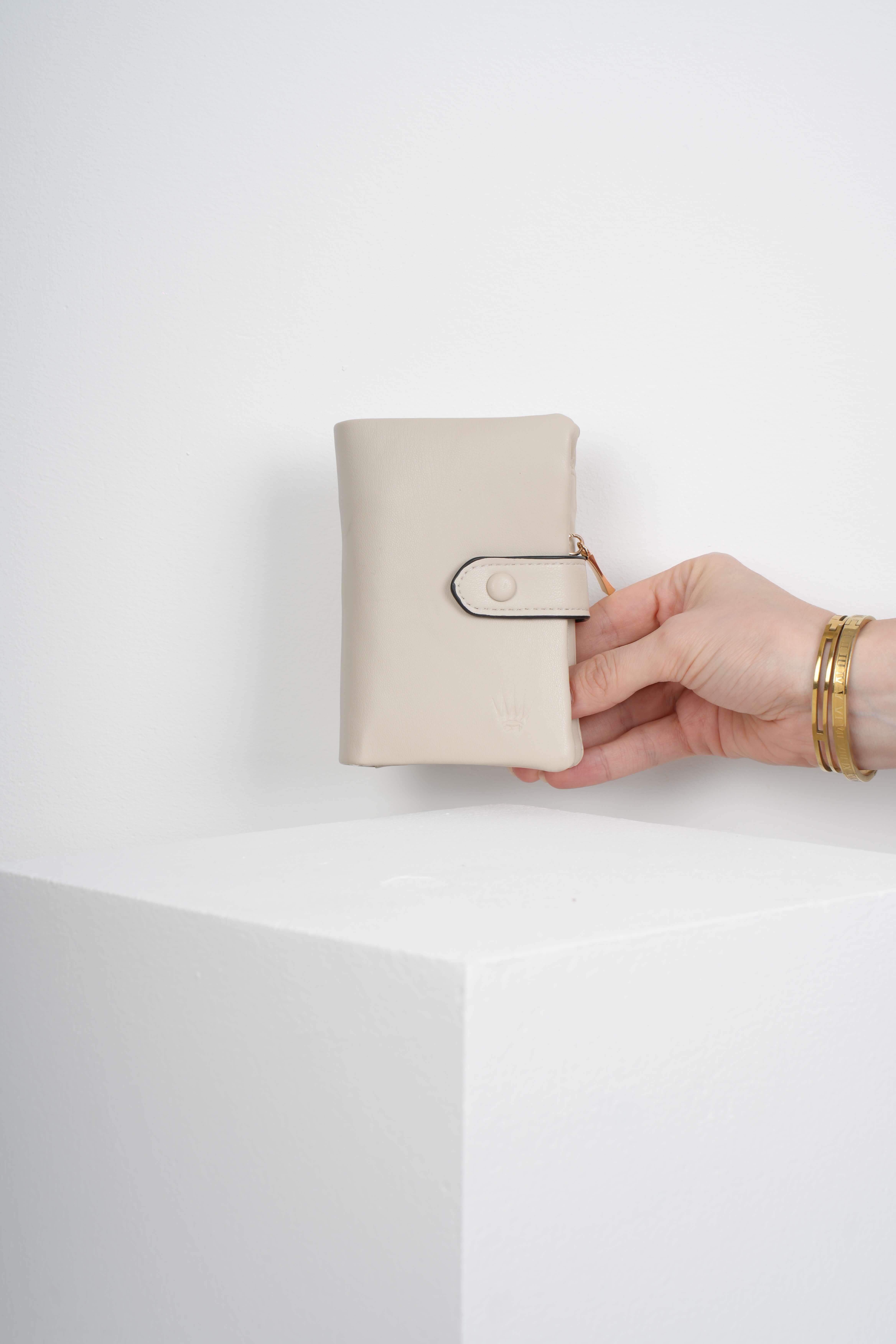 RODICA  SOFT BROWN VEGAN LEATHER WALLET CARD HOLDERWalletWATCHOFROYALRODICARODICA  SOFT BROWN VEGAN LEATHER WALLET CARD HOLDER