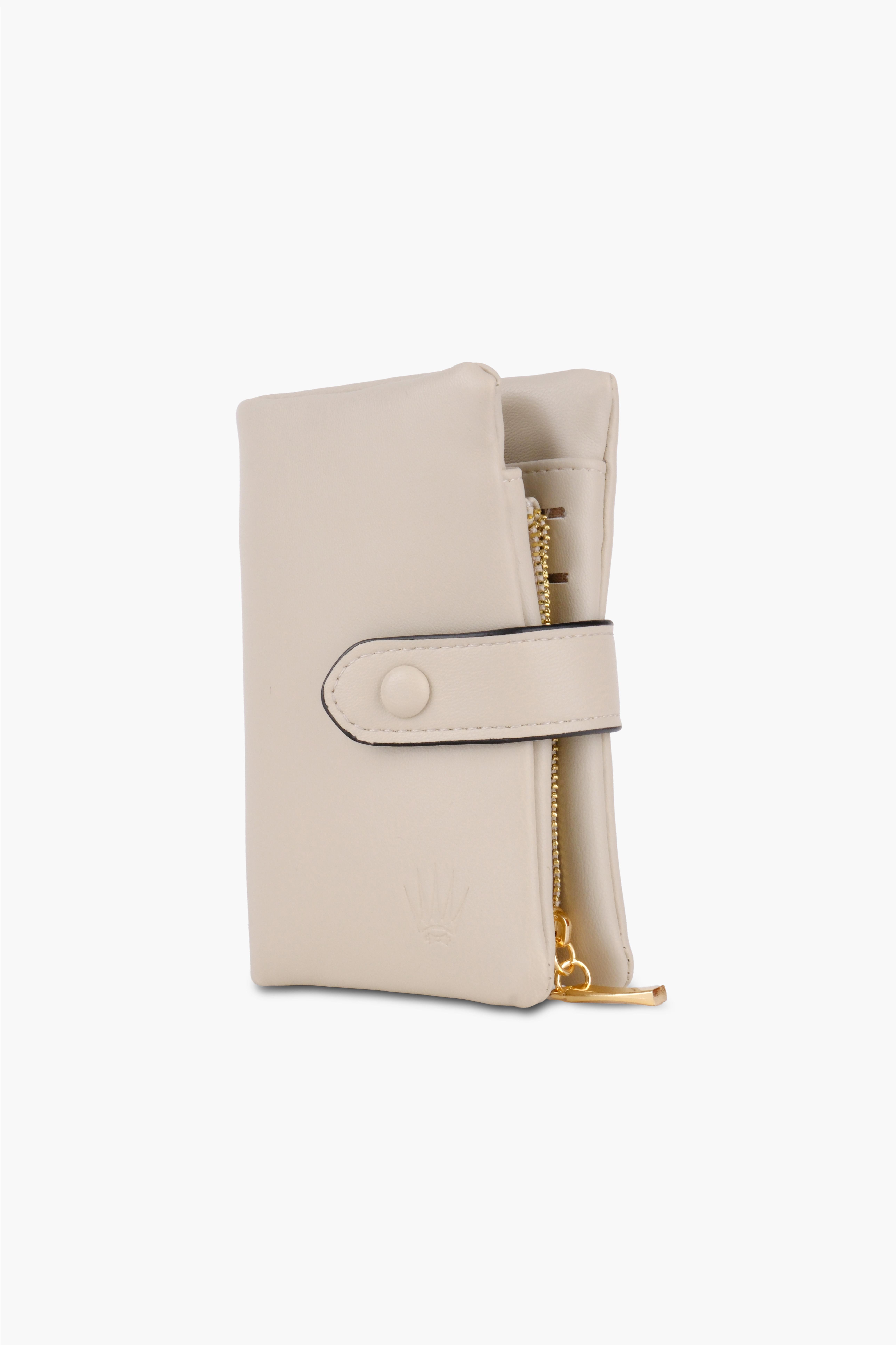 KREM KARTLIK VE CÜZDAN 6 ADET KART BÖLMELİ ÇITÇIT KİLİT SİSTEMLİ TASARIM CÜZDAN RODICACüzdan ve KartlıkWATCHOFROYALRODICAKREM KARTLIK VE CÜZDAN 6 ADET KART BÖLMELİ ÇITÇIT KİLİT SİSTEMLİ TASARIM CÜZDAN RODICA