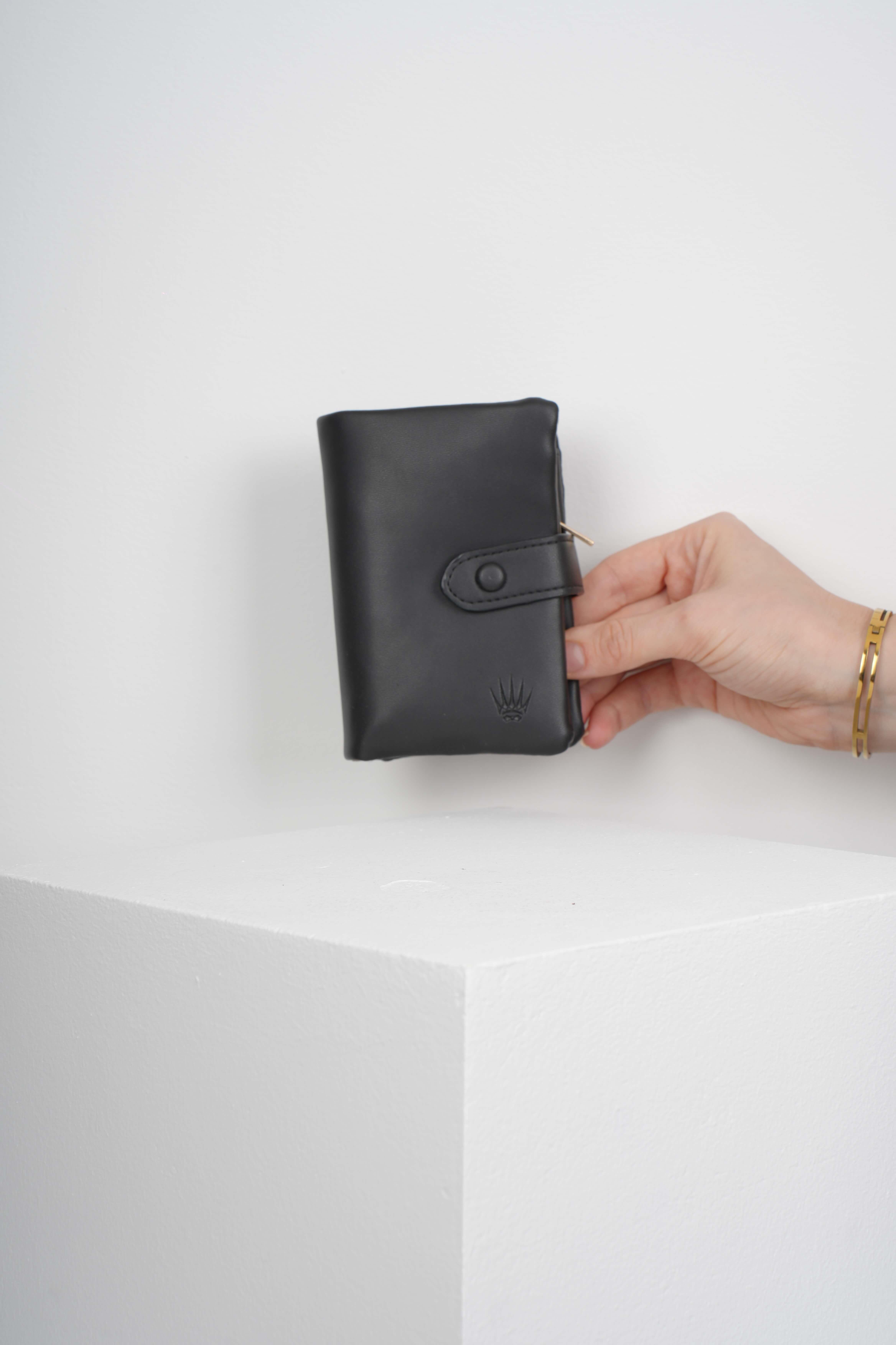 RODICA  BLACK VEGAN LEATHER WALLET CARD HOLDERWalletWATCHOFROYALRODICARODICA  BLACK VEGAN LEATHER WALLET CARD HOLDER