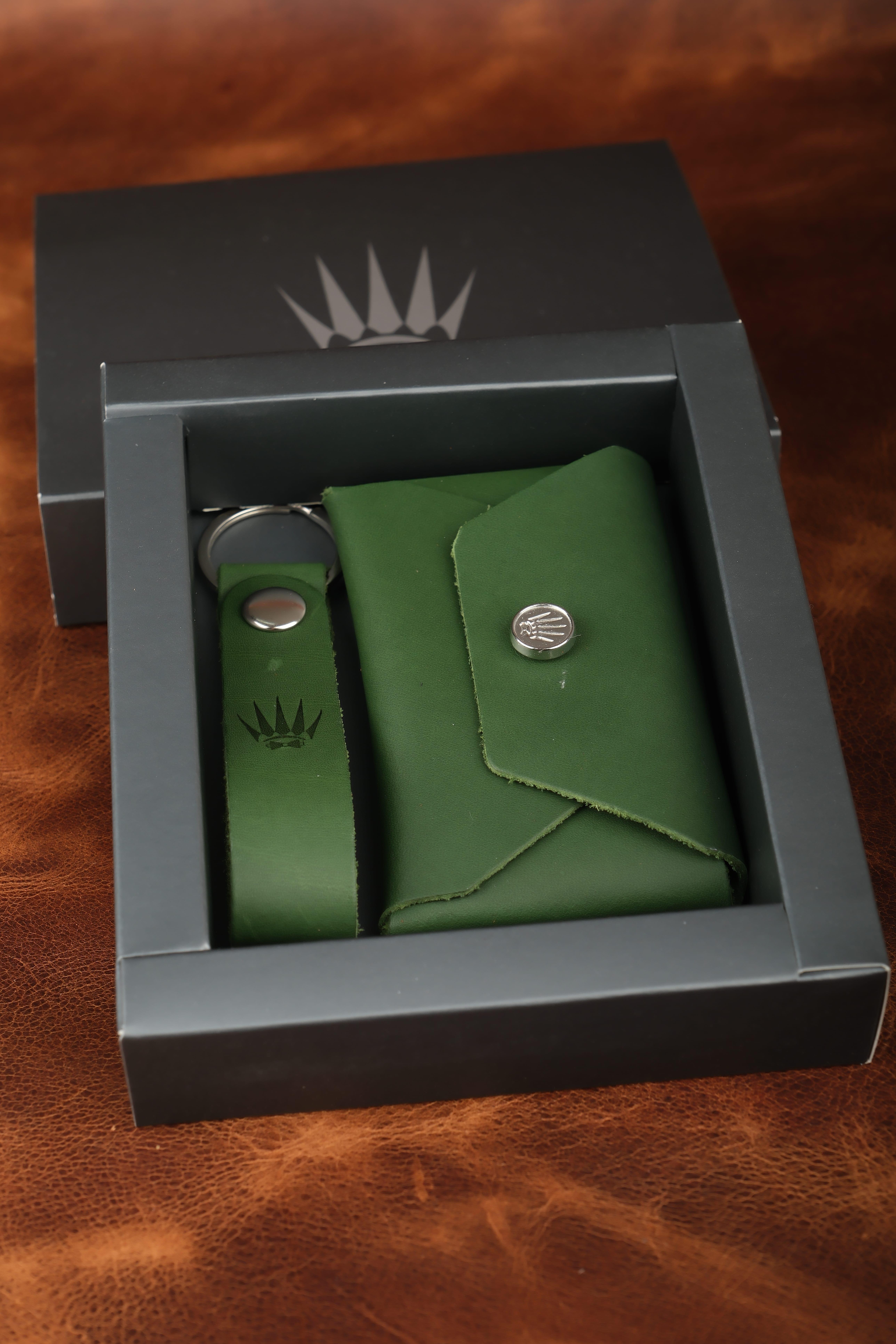 Hediye Seti Hakiki Deri Buttero Yeşil Cüzdan&Anahtarlık Cüzdan ve KartlıkWATCHOFROYALSecureVaultHediye Seti Hakiki Deri Buttero Yeşil Cüzdan&Anahtarlık 