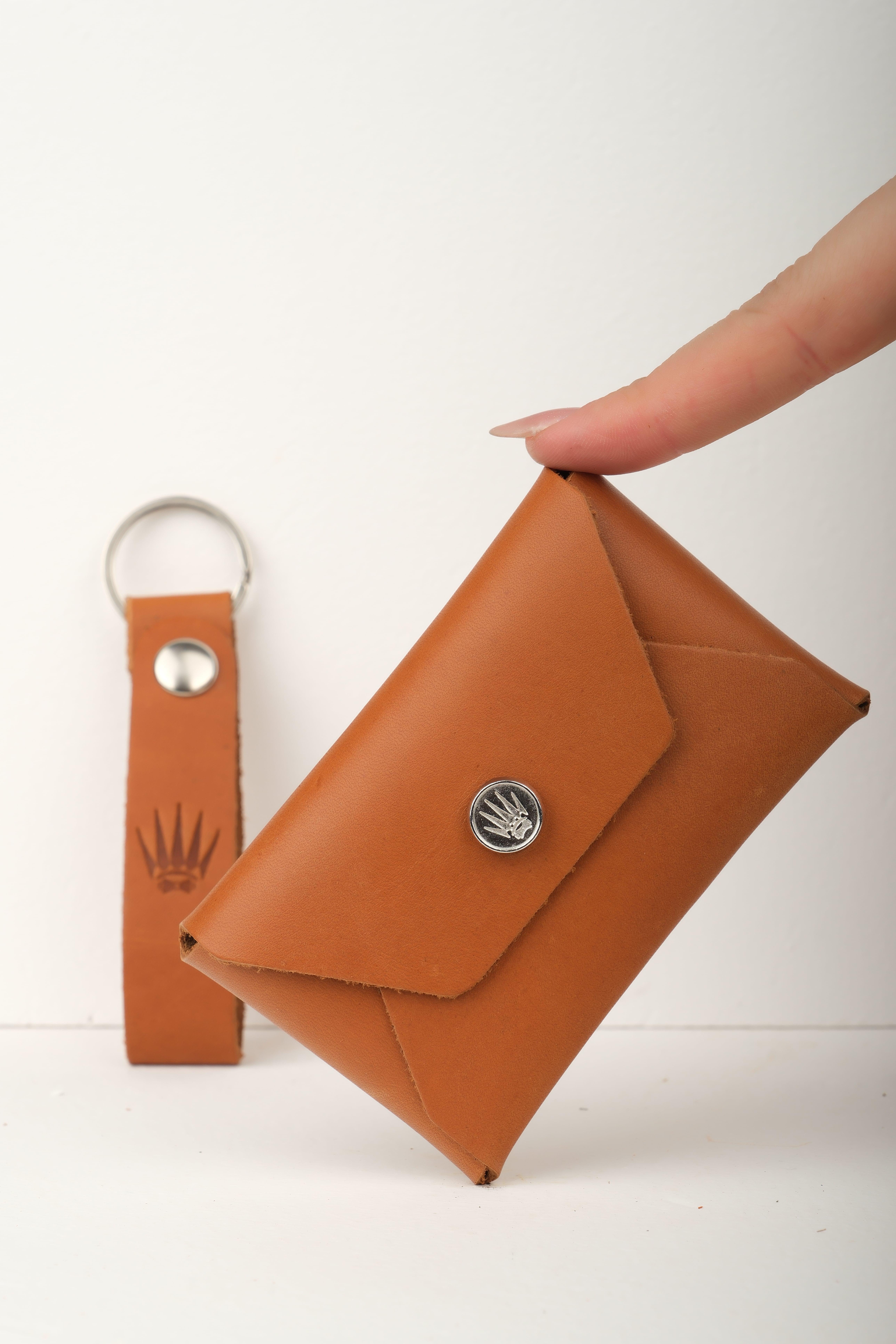 Hediye Seti Hakiki Deri Buttero Naturel Cüzdan&Anahtarlık Cüzdan ve KartlıkWATCHOFROYALSecureVaultHediye Seti Hakiki Deri Buttero Naturel Cüzdan&Anahtarlık 