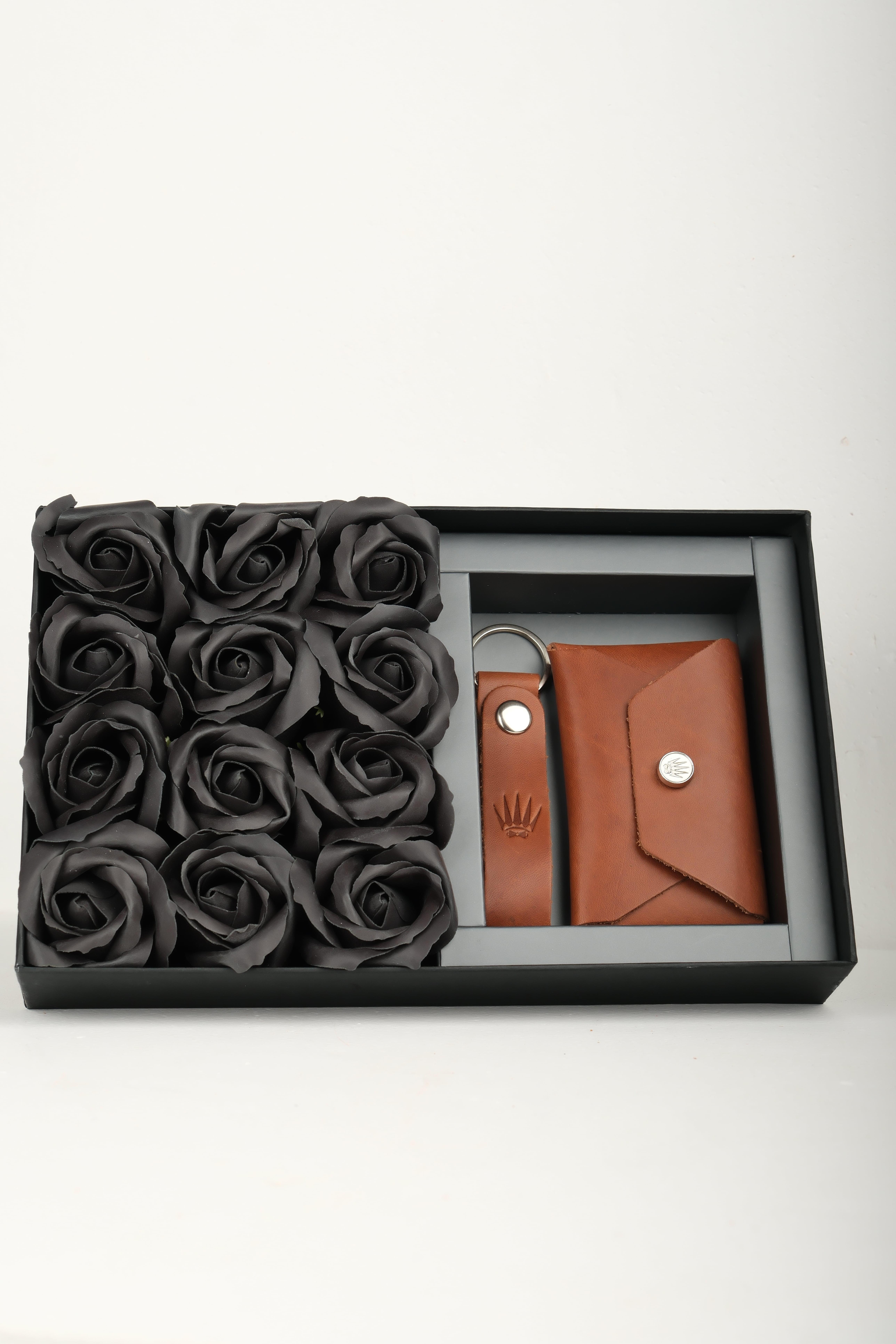 Çiçekli Hediye Seti Hakiki Deri Buttero Taba Cüzdan&Anahtarlık Cüzdan ve KartlıkWATCHOFROYALSecureVaultÇiçekli Hediye Seti Hakiki Deri Buttero Taba Cüzdan&Anahtarlık 