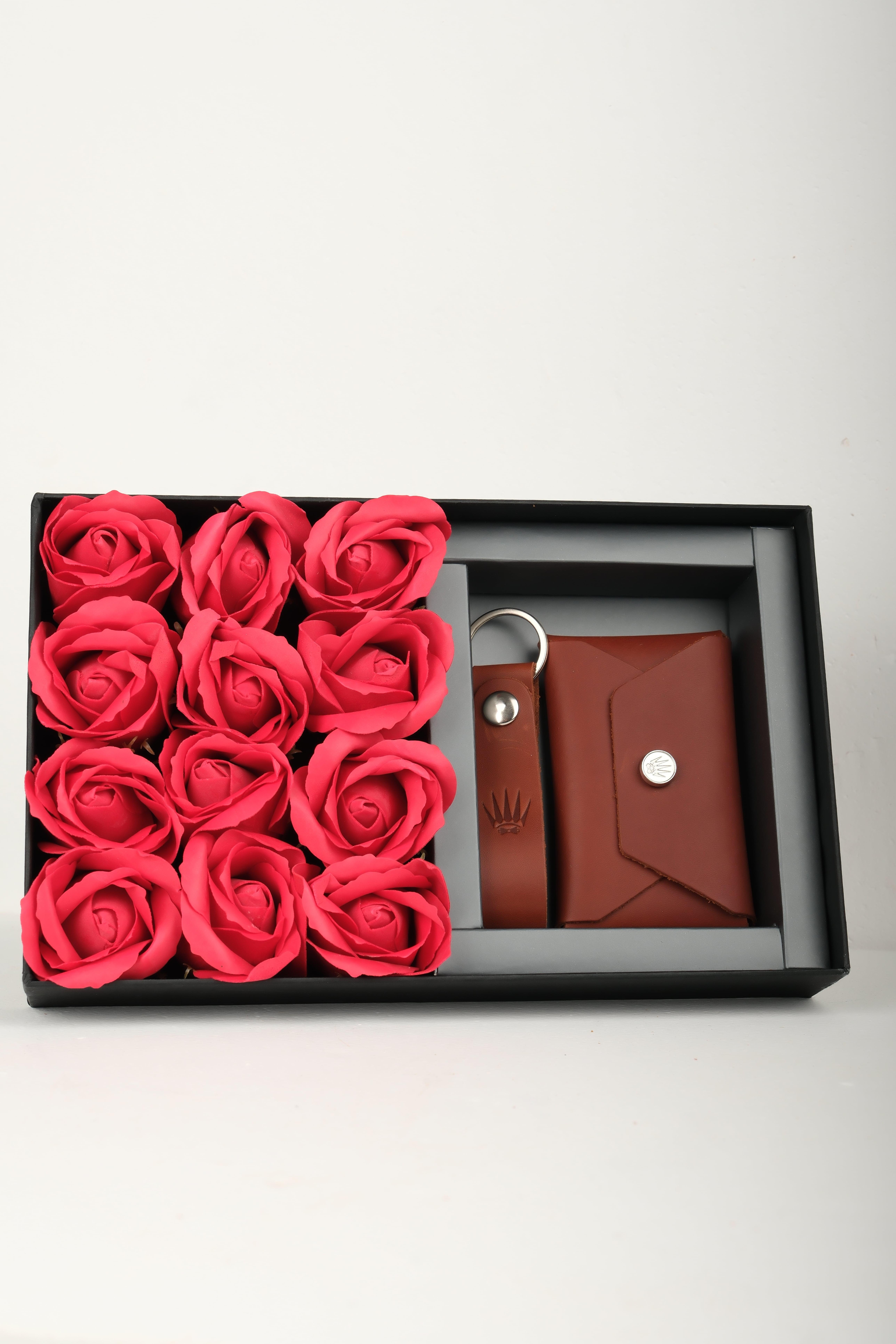 Çiçekli Hediye Seti Hakiki Deri Buttero Kiremit Cüzdan&Anahtarlık Cüzdan ve KartlıkWATCHOFROYALSecureVaultÇiçekli Hediye Seti Hakiki Deri Buttero Kiremit Cüzdan&Anahtarlık 