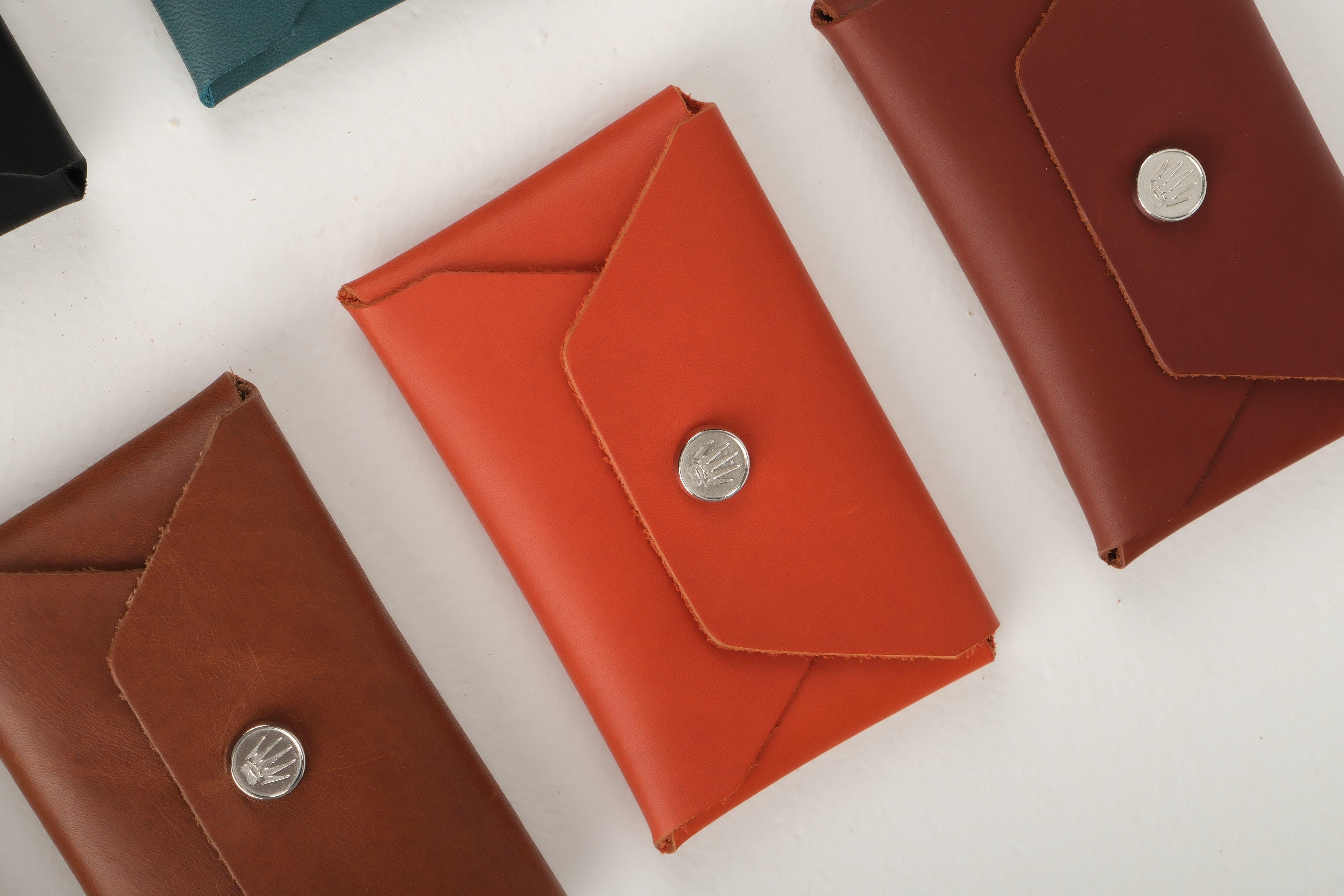 Hediye Seti Hakiki Deri Buttero Kiremit Cüzdan&Anahtarlık Cüzdan ve KartlıkWATCHOFROYALSecureVaultHediye Seti Hakiki Deri Buttero Kiremit Cüzdan&Anahtarlık 