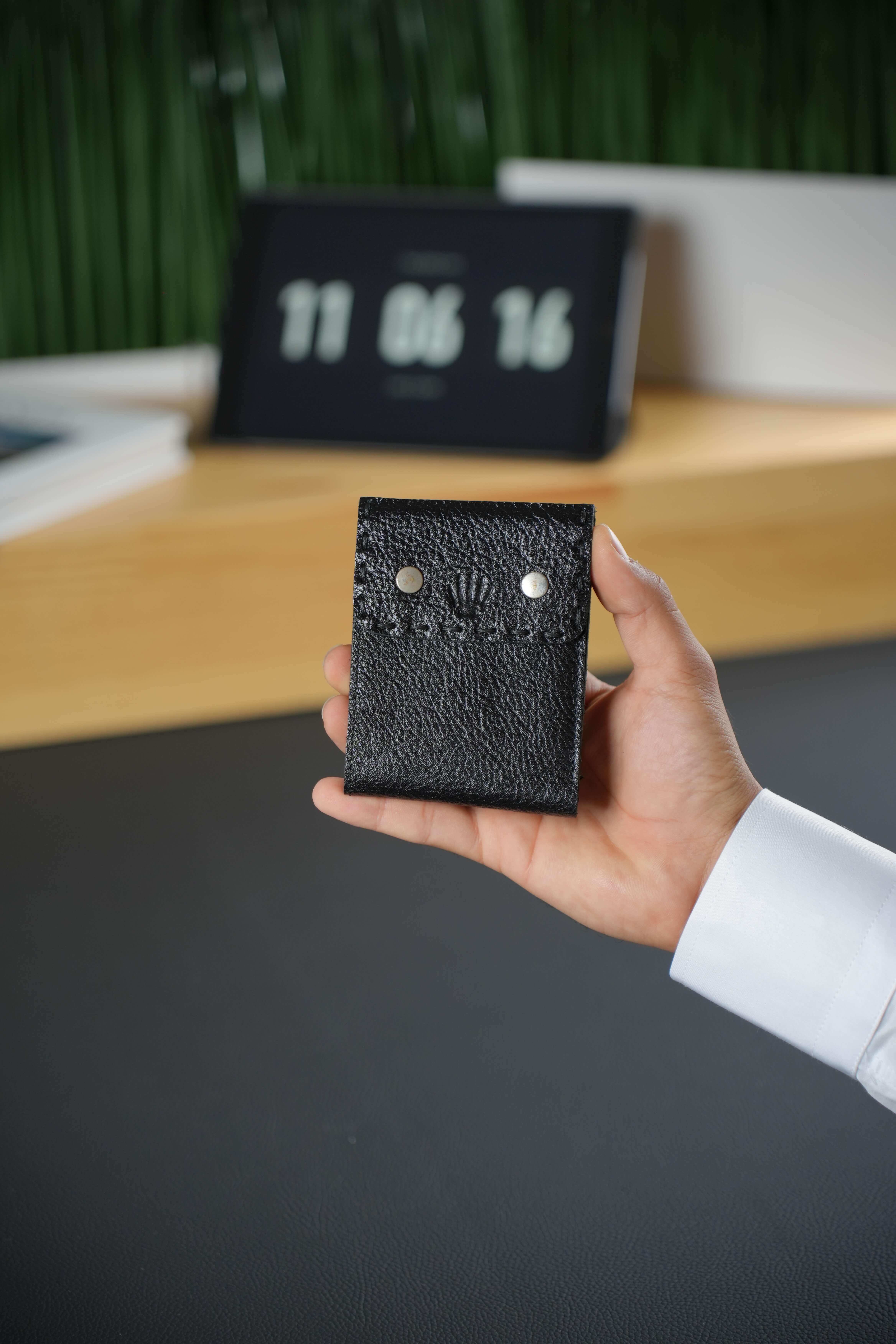 Hakiki Deri Siyah Cüzdan 6 Kart Bölmeli Çift Klipsli Kilit Sistemi ToledoWalletWATCHOFROYALTOLEDOHakiki Deri Siyah Cüzdan 6 Kart Bölmeli Çift Klipsli Kilit Sistemi Toledo