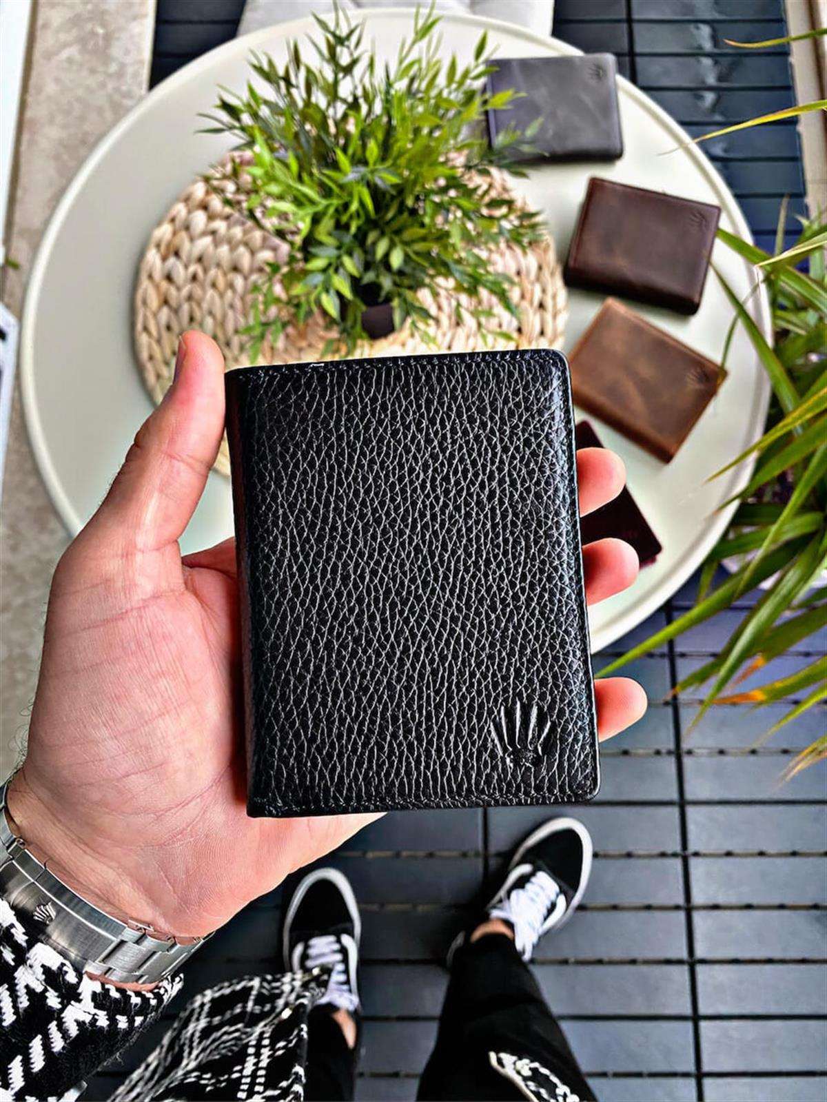 VENETO BLACK LEATHER WALLETWALLET & CARDHOLDERWATCHOFROYALVNTOBLCKVENETO BLACK LEATHER WALLET