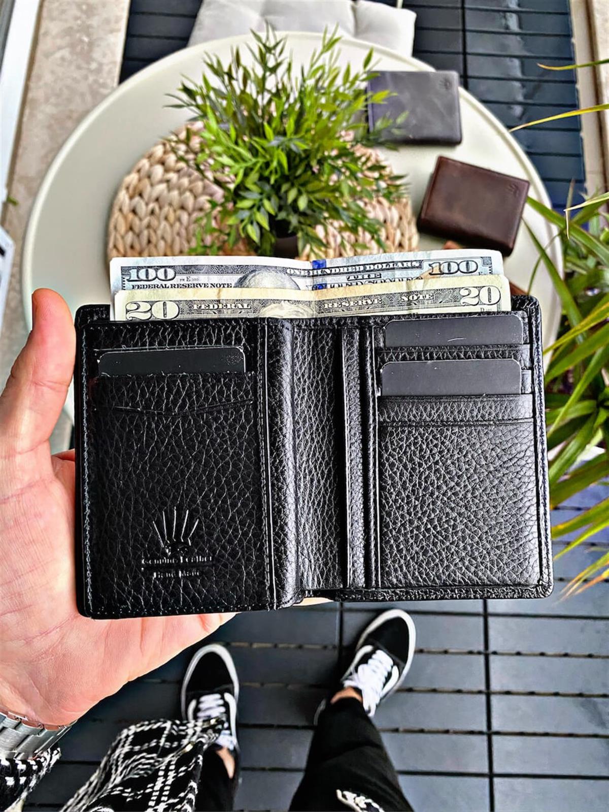 VENETO BLACK LEATHER WALLETWALLET & CARDHOLDERWATCHOFROYALVNTOBLCKVENETO BLACK LEATHER WALLET