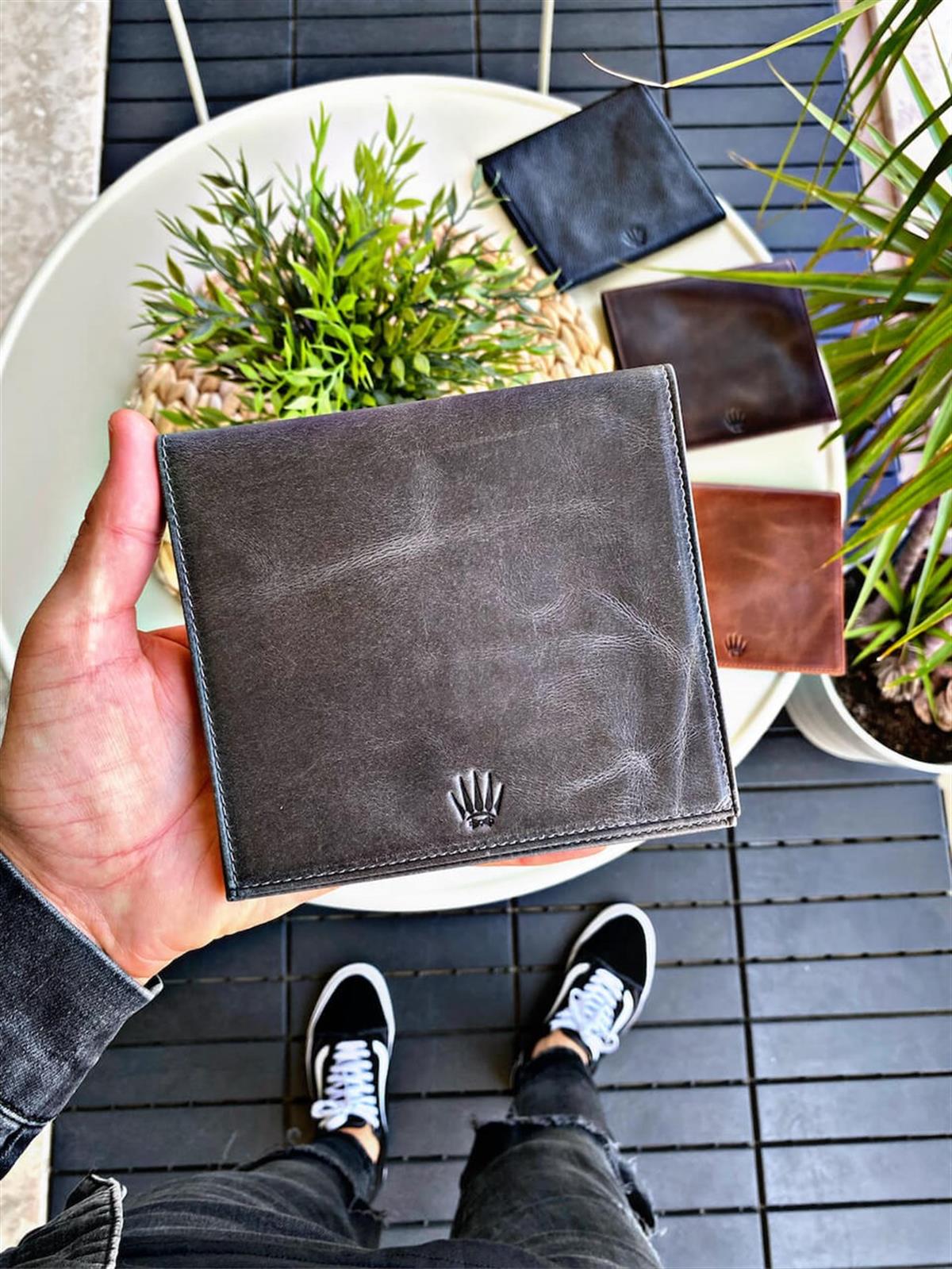 DERİ TÜTÜN KESESİ CRAZY GREYCUZDAN&EL ÇANTASICÜZDAN & ELÇANTASITÜTÜNKESCRZGRYDERİ TÜTÜN KESESİ CRAZY GREY