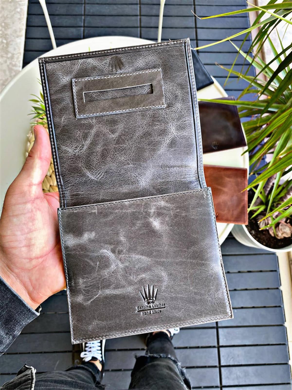 DERİ TÜTÜN KESESİ CRAZY GREYCUZDAN&EL ÇANTASICÜZDAN & ELÇANTASITÜTÜNKESCRZGRYDERİ TÜTÜN KESESİ CRAZY GREY