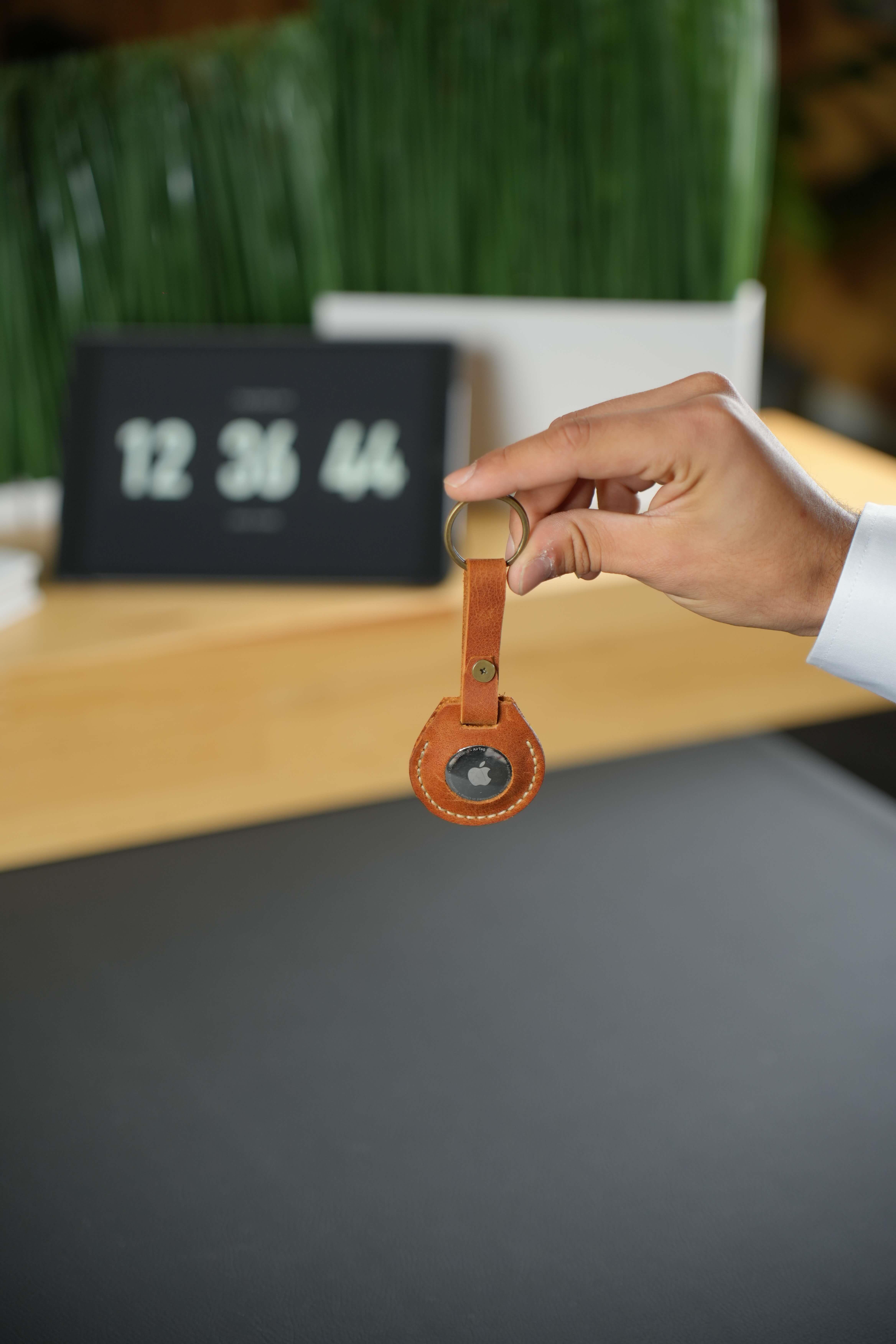 Tiguan Sarı Hakiki Deri Anahtarlık - Apple AirTag için Şık ve FonksiyonelCüzdan&Kartlık KonseptWATCHOFROYALAPPLEAİRTAGTiguan Sarı Hakiki Deri Anahtarlık - Apple AirTag için Şık ve Fonksiyonel