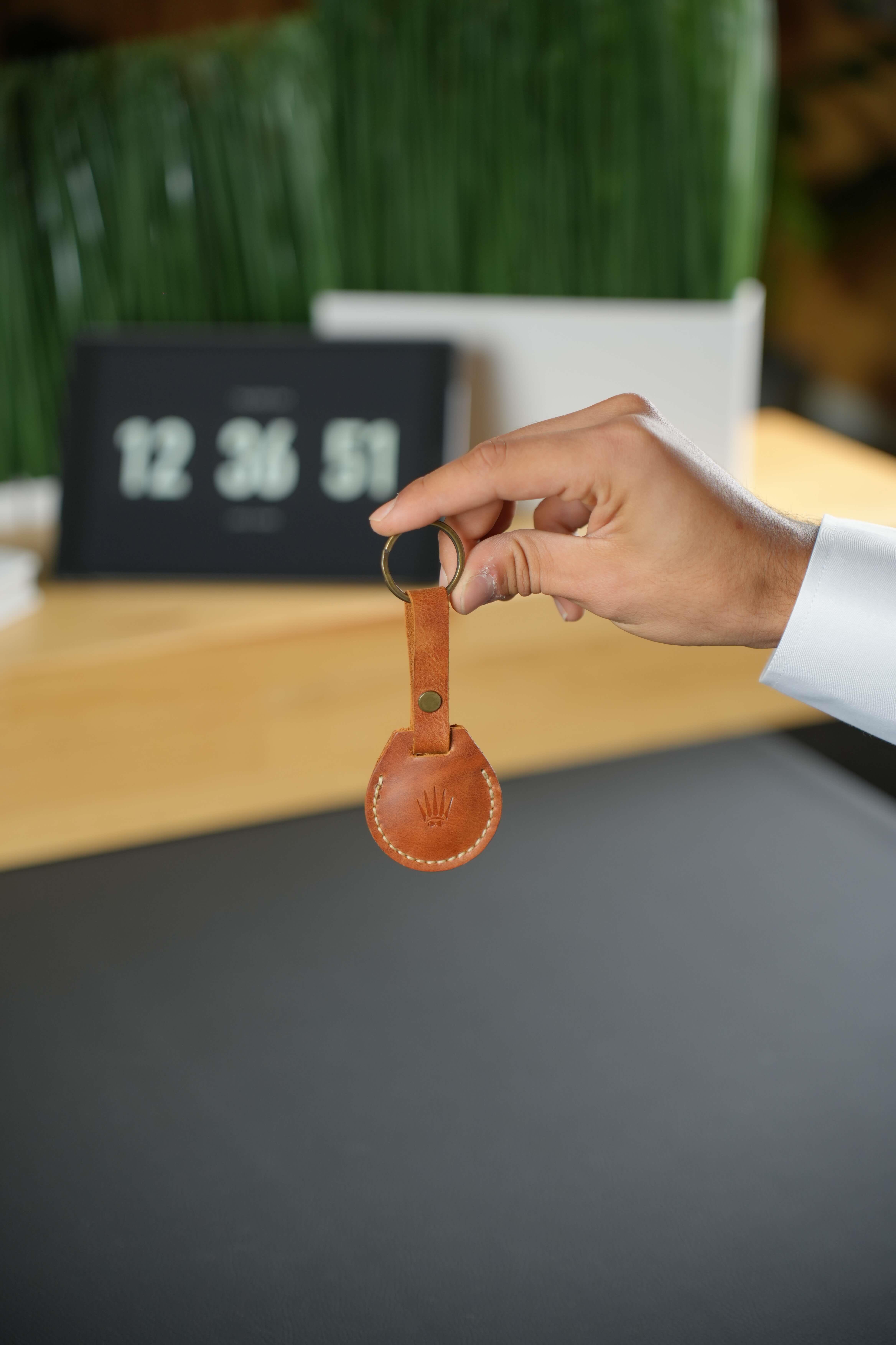 Tiguan Sarı Hakiki Deri Anahtarlık - Apple AirTag için Şık ve FonksiyonelCüzdan&Kartlık KonseptWATCHOFROYALAPPLEAİRTAGTiguan Sarı Hakiki Deri Anahtarlık - Apple AirTag için Şık ve Fonksiyonel