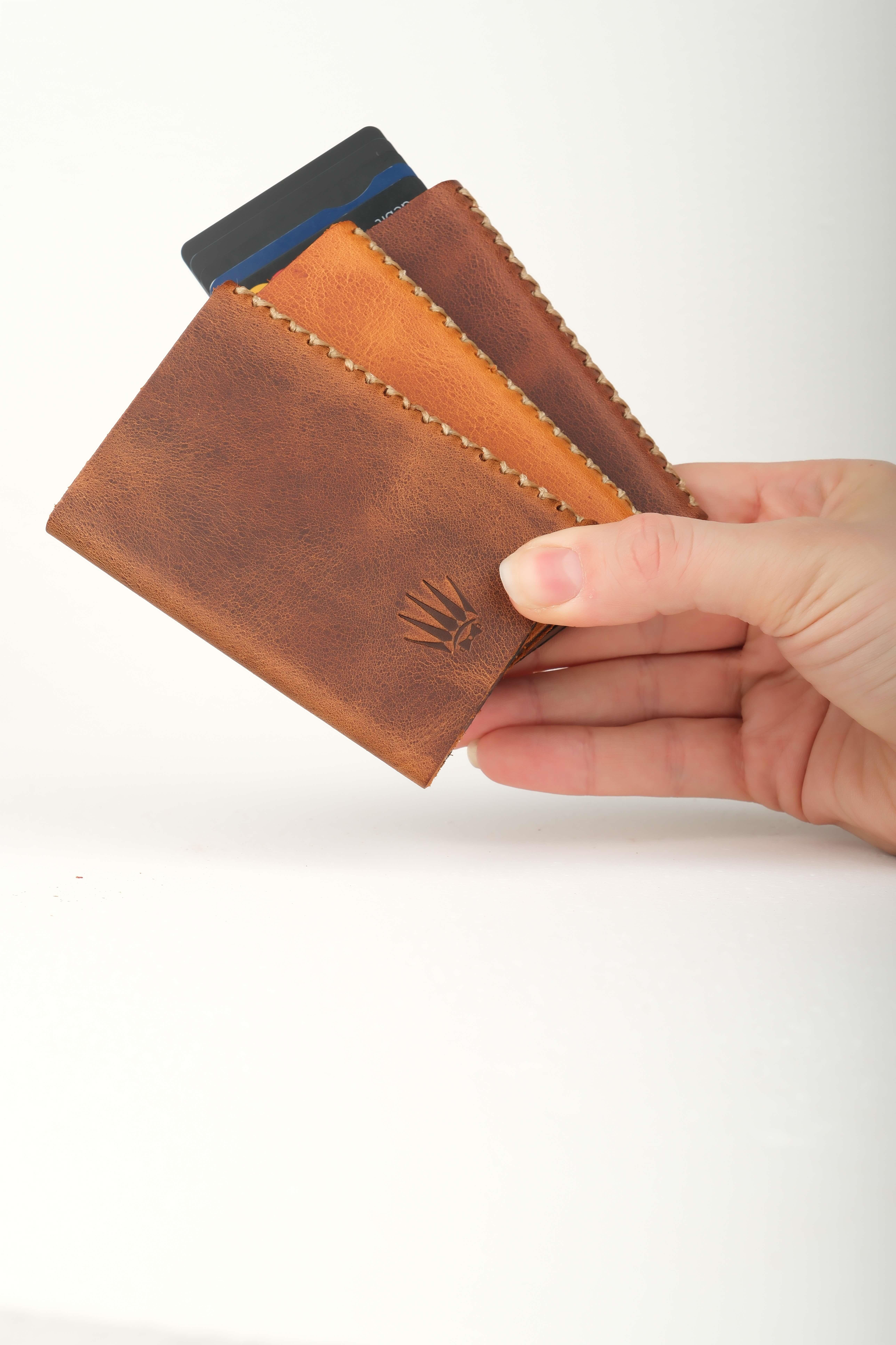 Cortex Slim Clot Taba Hakiki Deri Bölmeli Kızaklı Mekanizmalı Kartlık Cüzdan&Kartlık KonseptWATCHOFROYALCortexCortex Slim Clot Taba Hakiki Deri Bölmeli Kızaklı Mekanizmalı Kartlık 