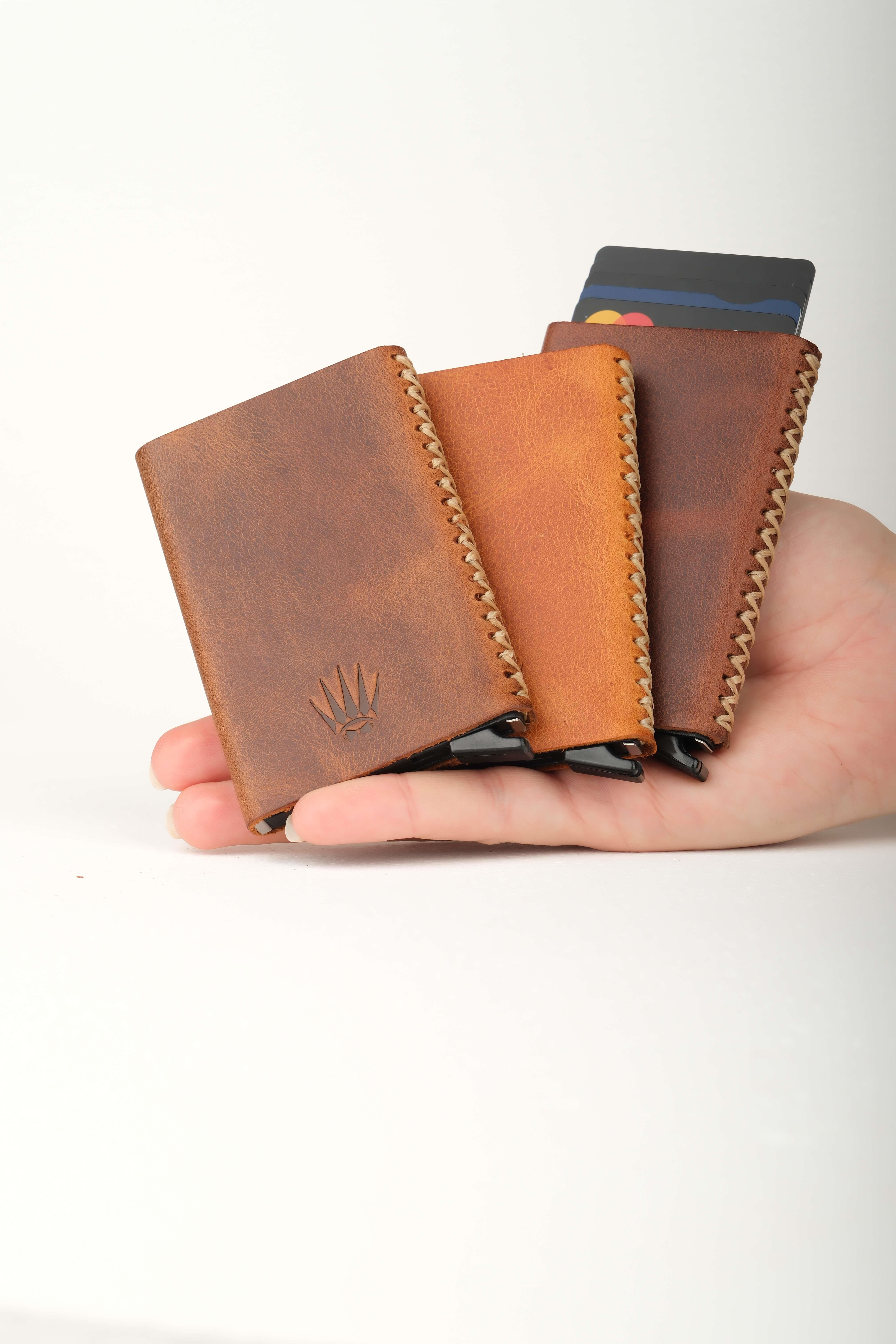 Cortex Slim Clot Sarı Hakiki Deri Bölmeli Kızaklı Mekanizmalı Kartlık Cüzdan&Kartlık KonseptWATCHOFROYALCortexCortex Slim Clot Sarı Hakiki Deri Bölmeli Kızaklı Mekanizmalı Kartlık 