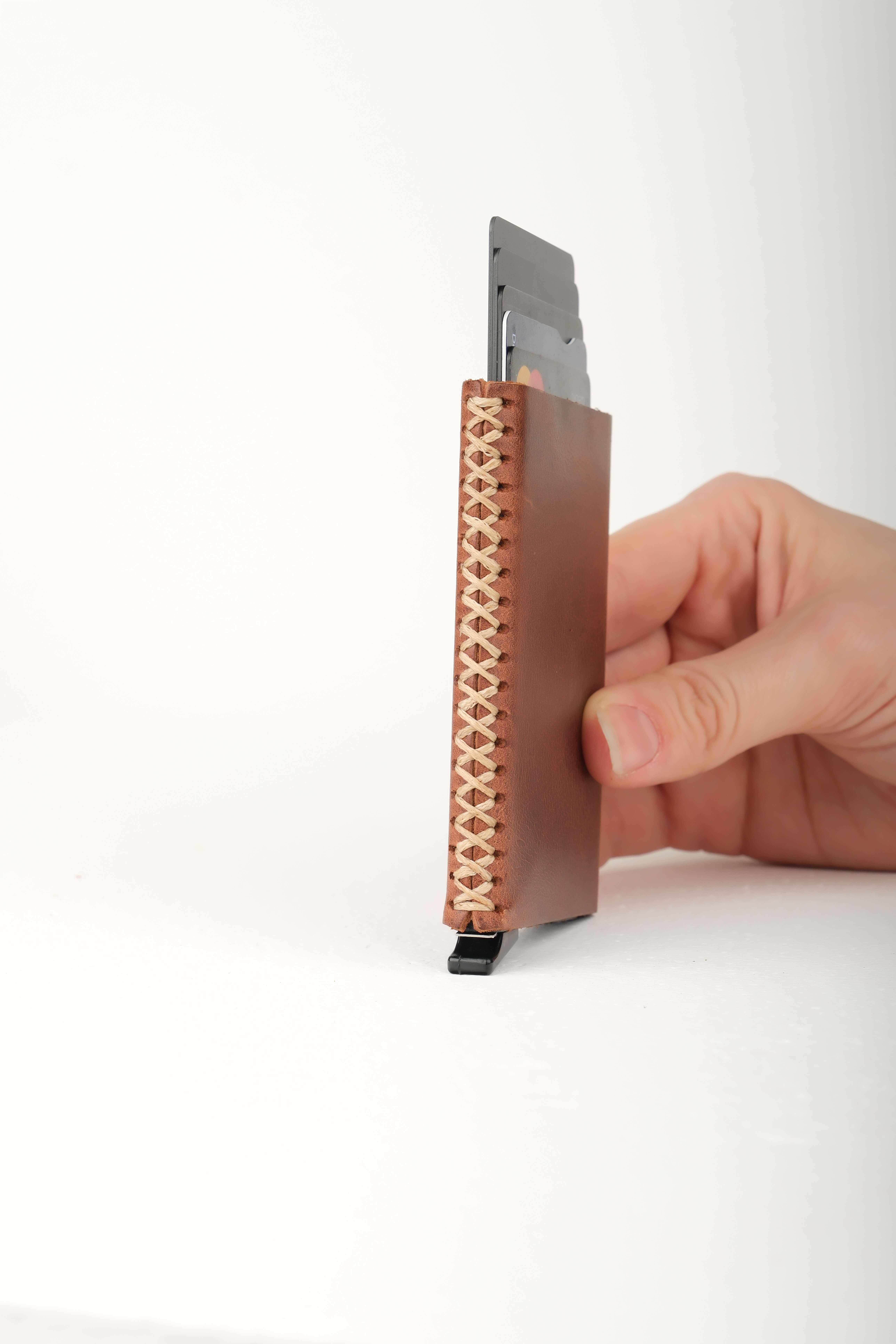 Cortex Slim Clot Kahve Hakiki Deri Bölmeli Kızaklı Mekanizmalı Kartlık WalletWATCHOFROYALCortexCortex Slim Clot Kahve Hakiki Deri Bölmeli Kızaklı Mekanizmalı Kartlık 