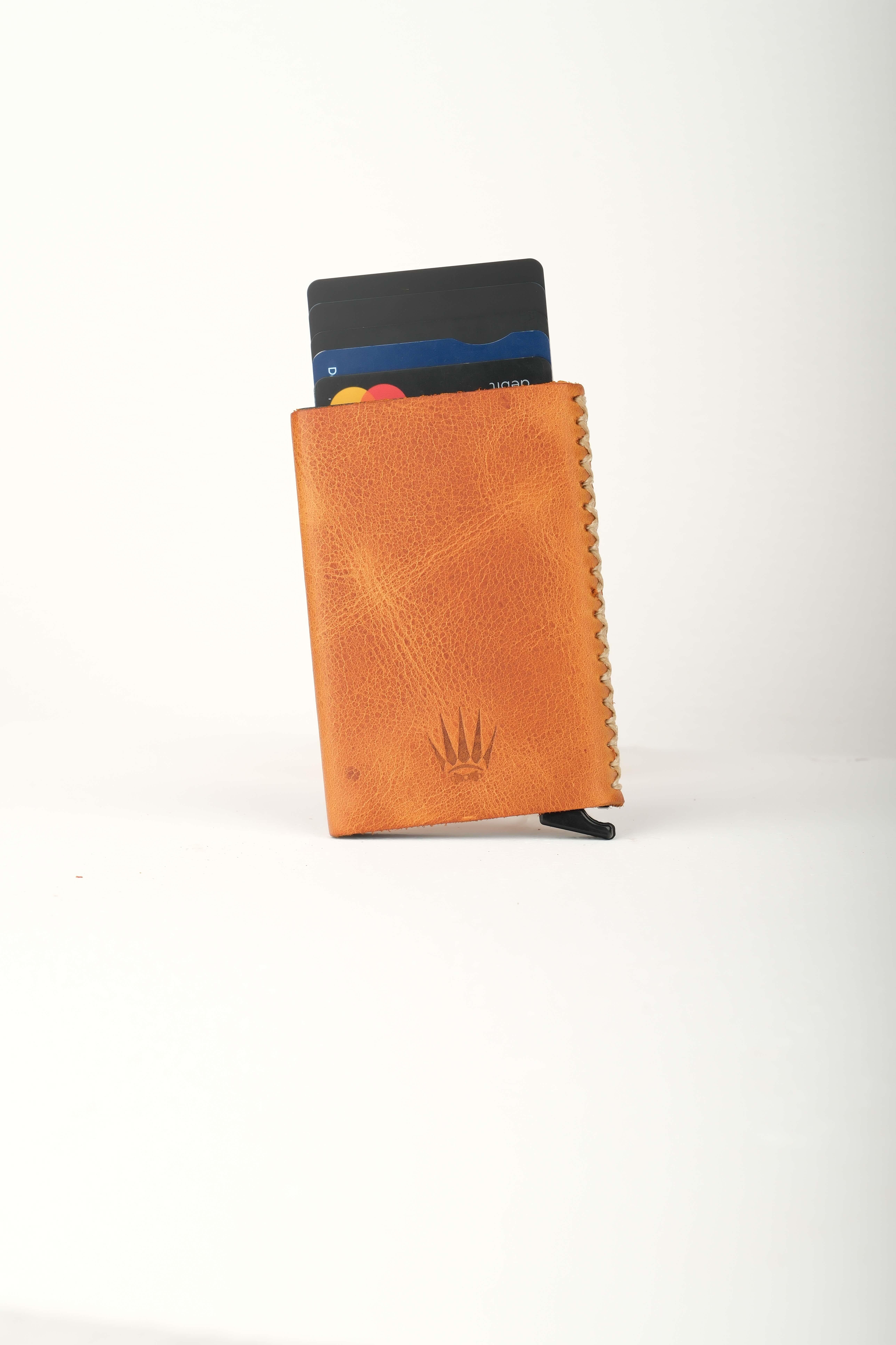 Cortex Slim Hakiki Deri Bölmeli Kızaklı Mekanizmalı Kartlık Cüzdan&Kartlık KonseptWATCHOFROYALCortexCortex Slim Hakiki Deri Bölmeli Kızaklı Mekanizmalı Kartlık 