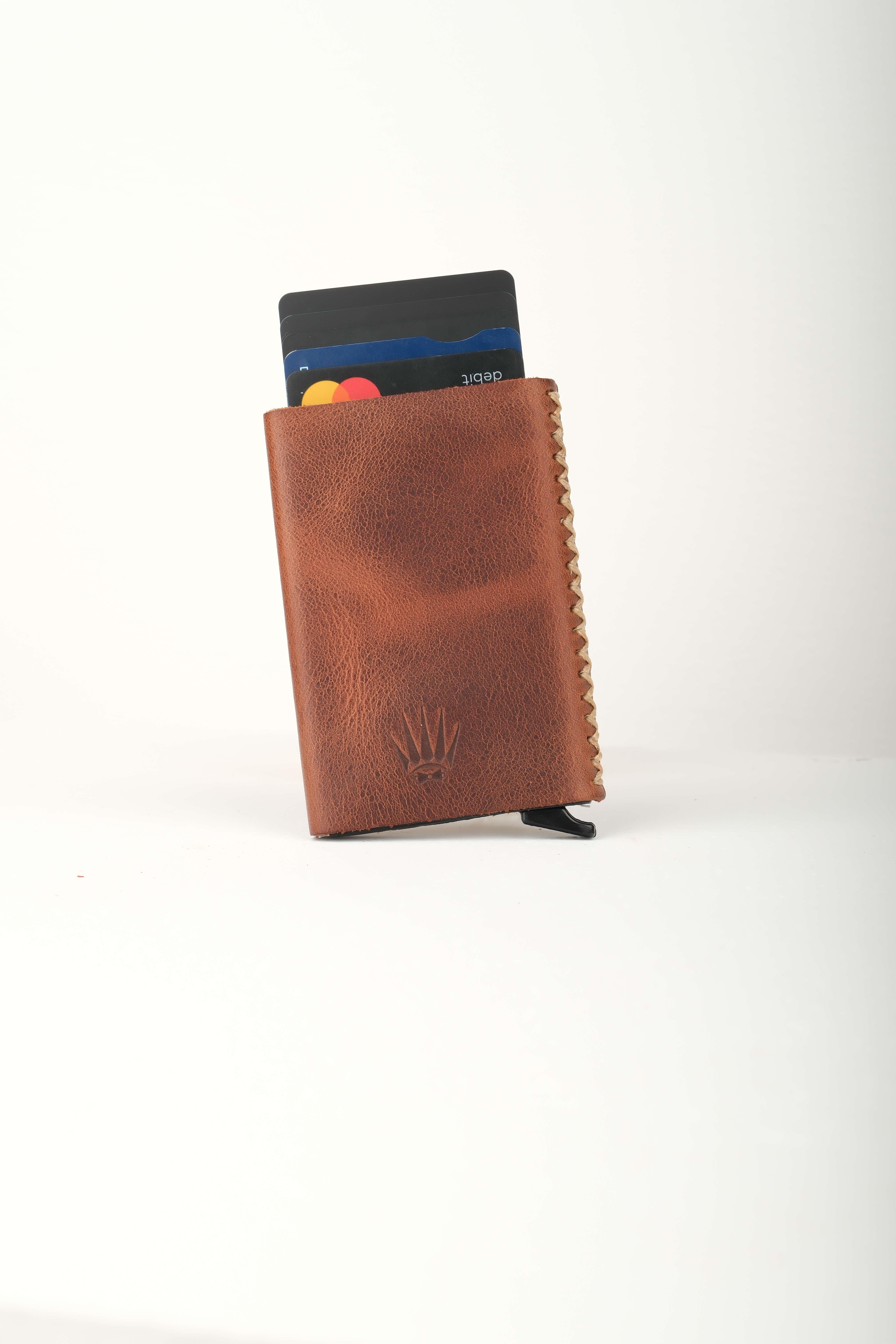 Cortex Slim Clot Kahve Hakiki Deri Bölmeli Kızaklı Mekanizmalı Kartlık WalletWATCHOFROYALCortexCortex Slim Clot Kahve Hakiki Deri Bölmeli Kızaklı Mekanizmalı Kartlık 