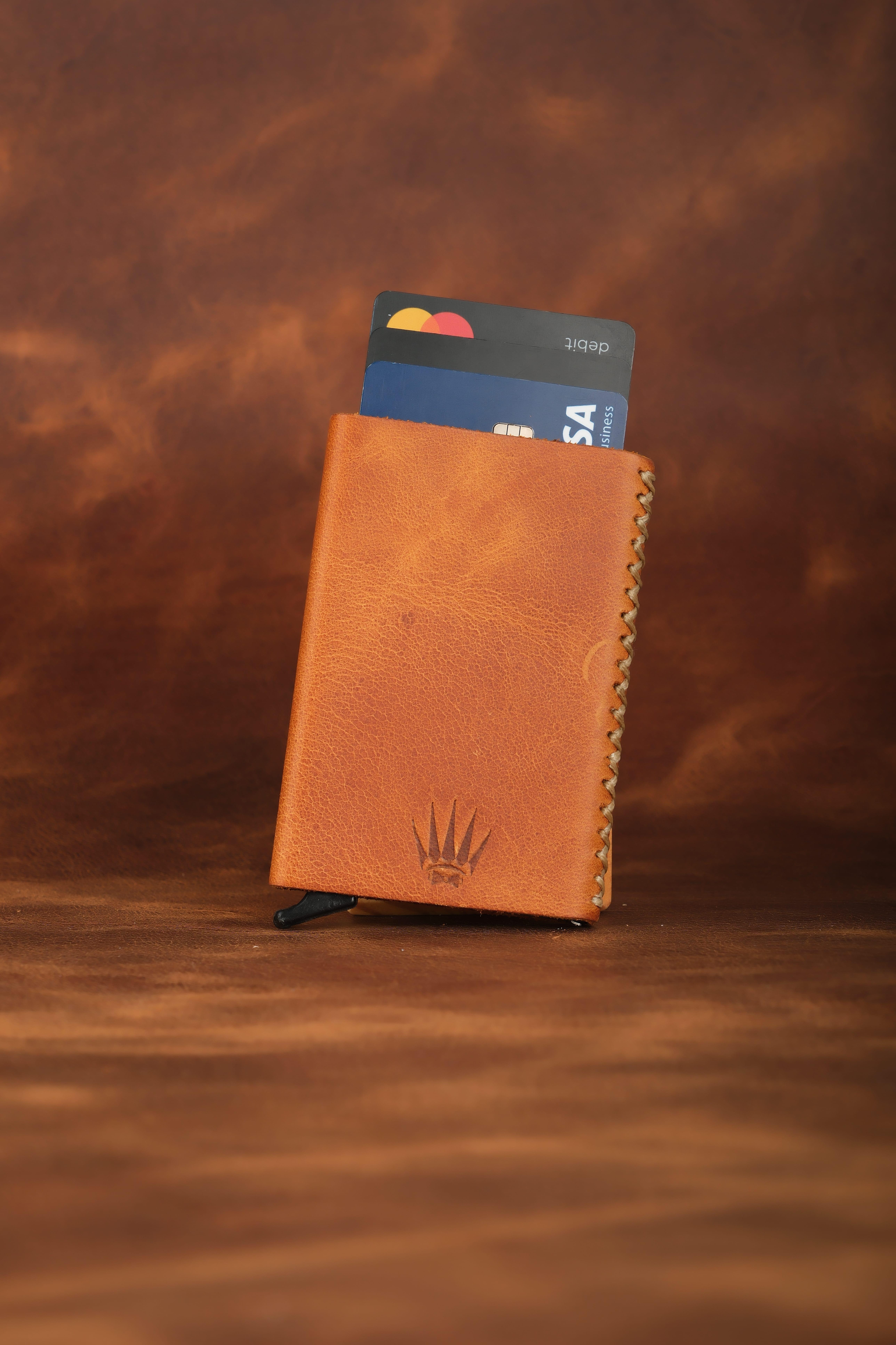 Hakiki Deri Yeşil Cüzdan 9 Kart Bölmeli & Kartlık, %100 Hakiki Deri Mekanizmalı ve RFID Korumalı LexıWalletWATCHOFROYALLEXIHakiki Deri Yeşil Cüzdan 9 Kart Bölmeli & Kartlık, %100 Hakiki Deri Mekanizmalı ve RFID Korumalı Lexı