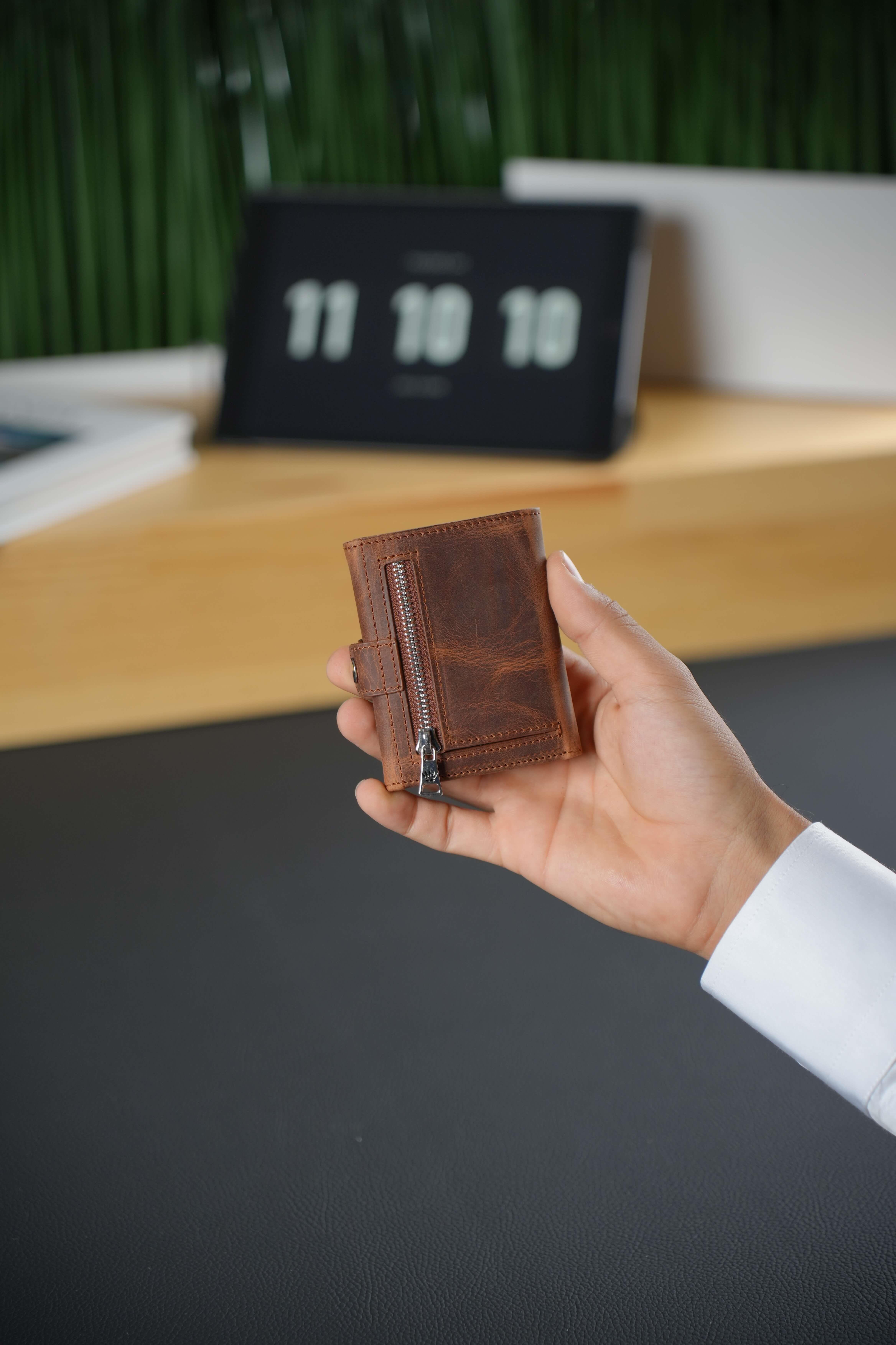 Scott Efekt Taba Hakiki Deri Cüzdan - Modern ve Fonksiyonel Cüzdan Cüzdan&Kartlık KonseptWATCHOFROYALScottScott Efekt Taba Hakiki Deri Cüzdan - Modern ve Fonksiyonel Cüzdan 