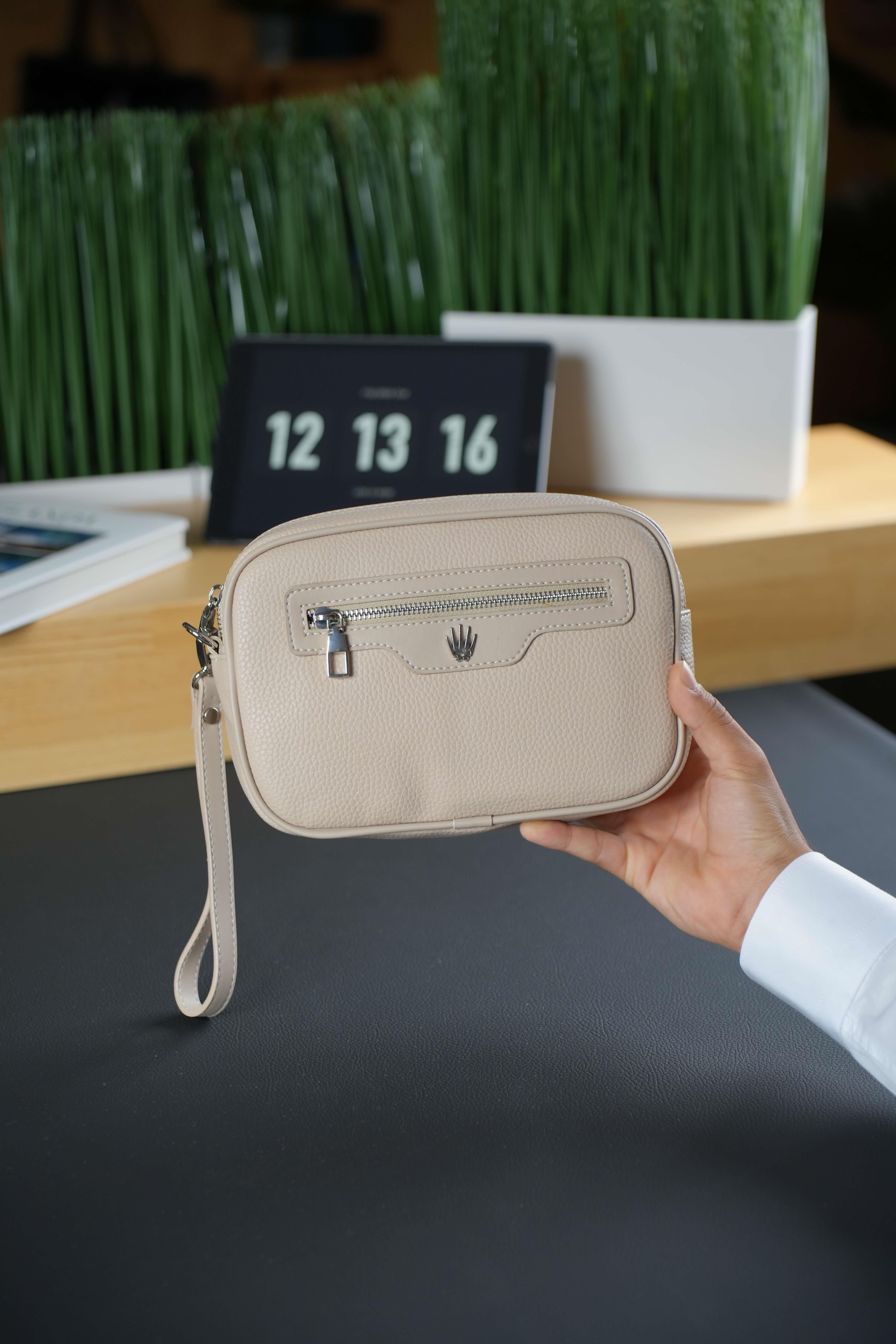 Ricardo Vizon El Çantası Şık ve Dayanıklı Deri El ÇantasıHand BagWATCHOFROYALricardoRicardo Vizon El Çantası Şık ve Dayanıklı Deri El Çantası