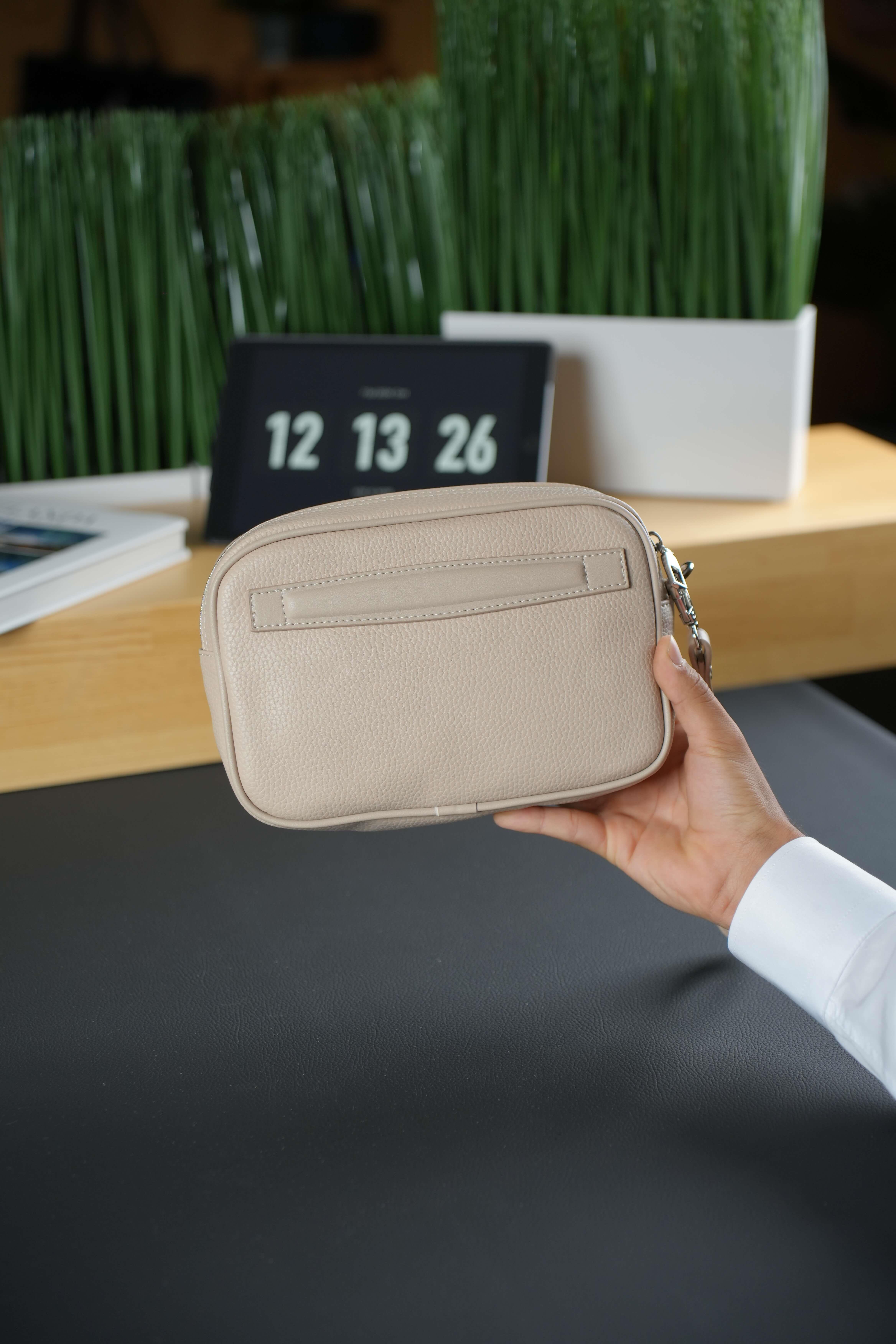 Ricardo Vizon El Çantası Şık ve Dayanıklı Deri El ÇantasıHand BagWATCHOFROYALricardoRicardo Vizon El Çantası Şık ve Dayanıklı Deri El Çantası