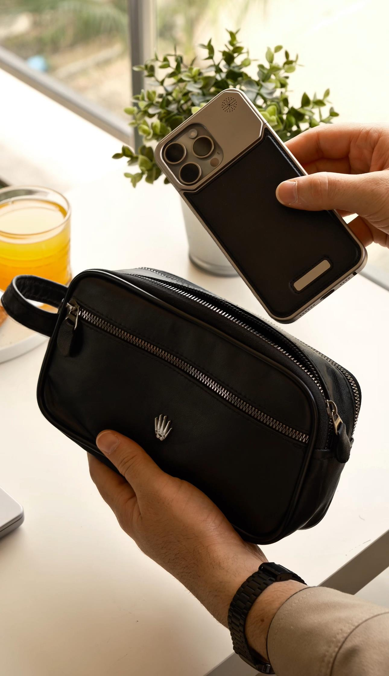 DOUBLE VEREV SİYAH HAKİKİ DERİ EL ÇANTASIEl ÇantasıWATCHOFROYALDBLEELCNTSDOUBLE VEREV SİYAH HAKİKİ DERİ EL ÇANTASI