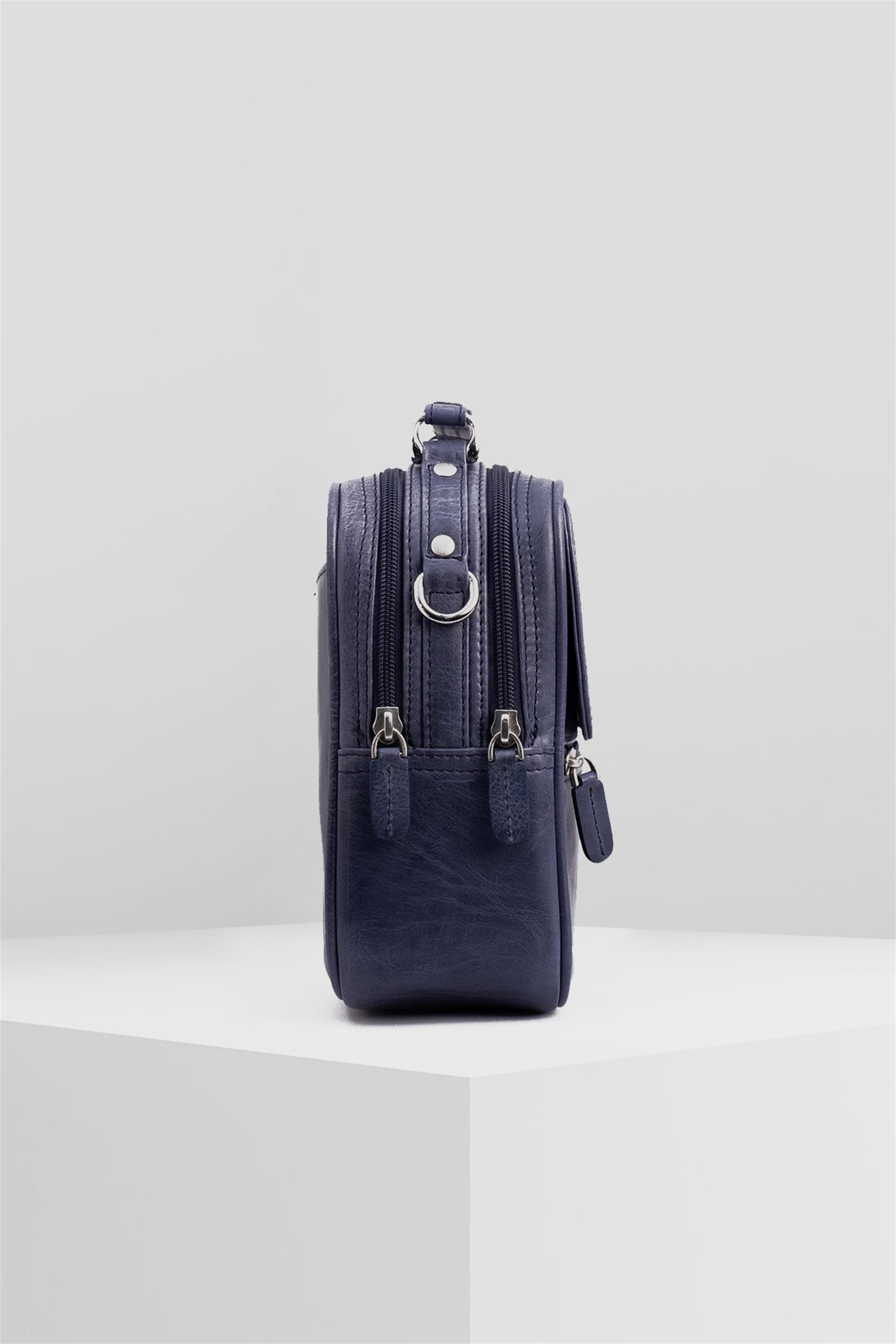 LINCOLN NAVY BLUE LEATHER PURSEHANDBAGWATCHOFROYALLICLNNVYBLUELINCOLN NAVY BLUE LEATHER PURSE