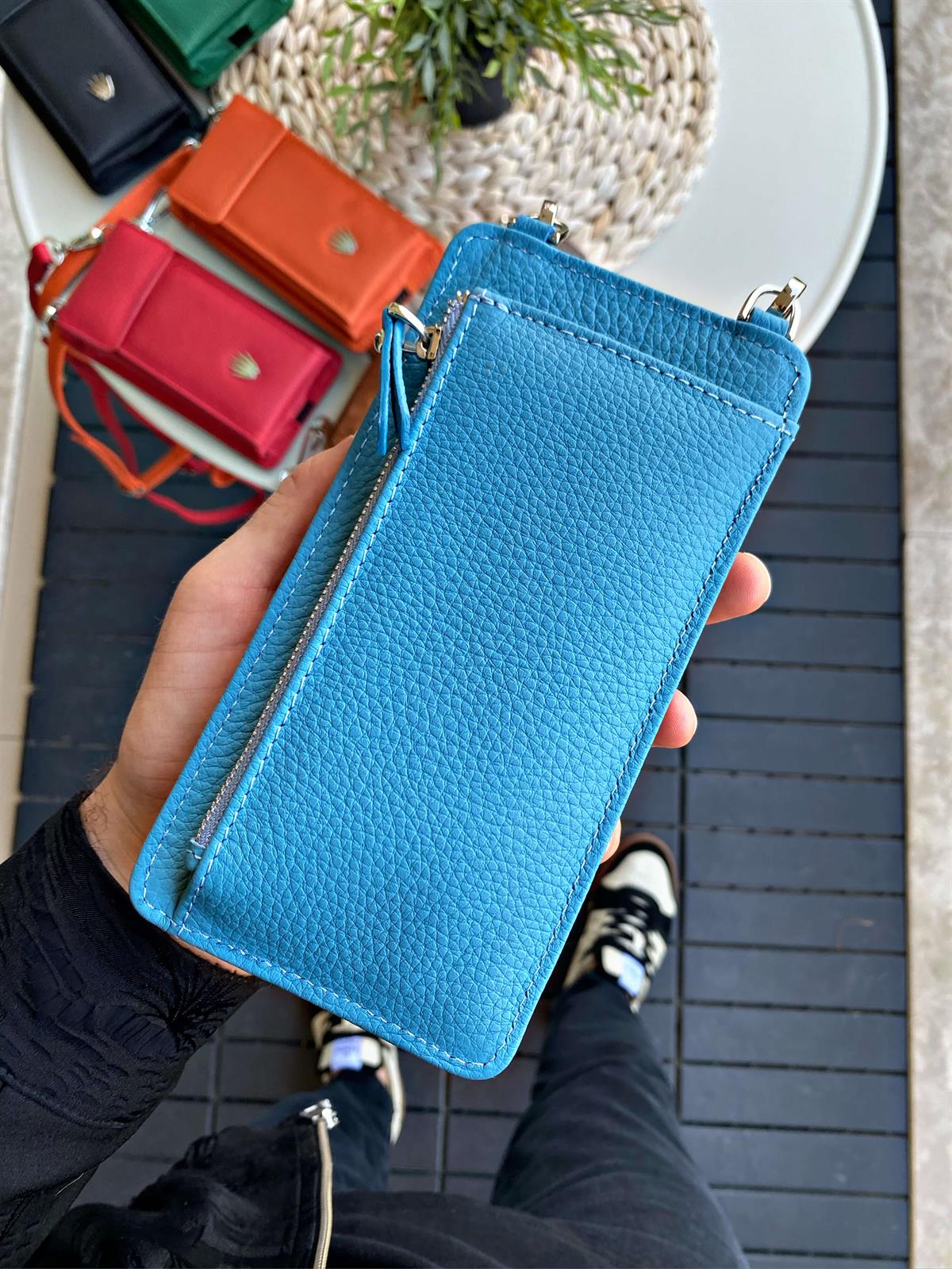 LUISA TURKUAZ ASKILI TELEFON ÇANTASIHANDBAGWATCHOFROYALLUISALUISA TURKUAZ ASKILI TELEFON ÇANTASI