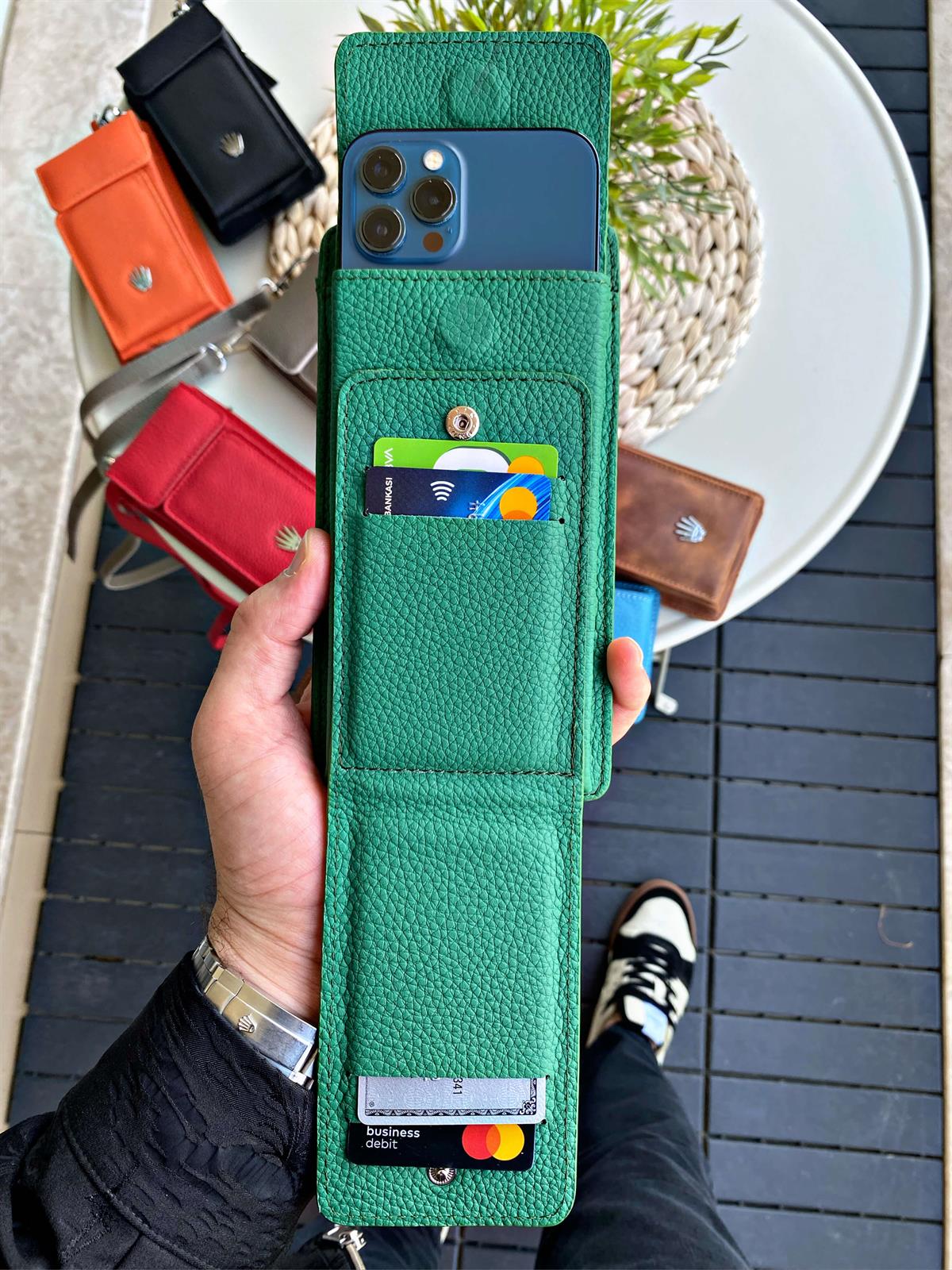 HAKİKİ DERİ ERKEK&KADIN YEŞİL ASKILI ÇANTA ,4 ADET KART BÖLMESİ,TELEFON VE PARA BÖLMESİ,FERMUARLI ÇITÇITLI VE MANYETİK BÖLMELER İÇİN KİLİT SİSTEMİ,%100 HAKİKİ DERİ ASKILI TELEFON ÇANTASIHANDBAGWATCHOFROYALLUISAWHAKİKİ DERİ ERKEK&KADIN YEŞİL ASKILI ÇANTA ,4 ADET KART BÖLMESİ,TELEFON VE PARA BÖLMESİ,FERMUARLI ÇITÇITLI VE MANYETİK BÖLMELER İÇİN KİLİT SİSTEMİ,%100 HAKİKİ DERİ ASKILI TELEFON ÇANTASI