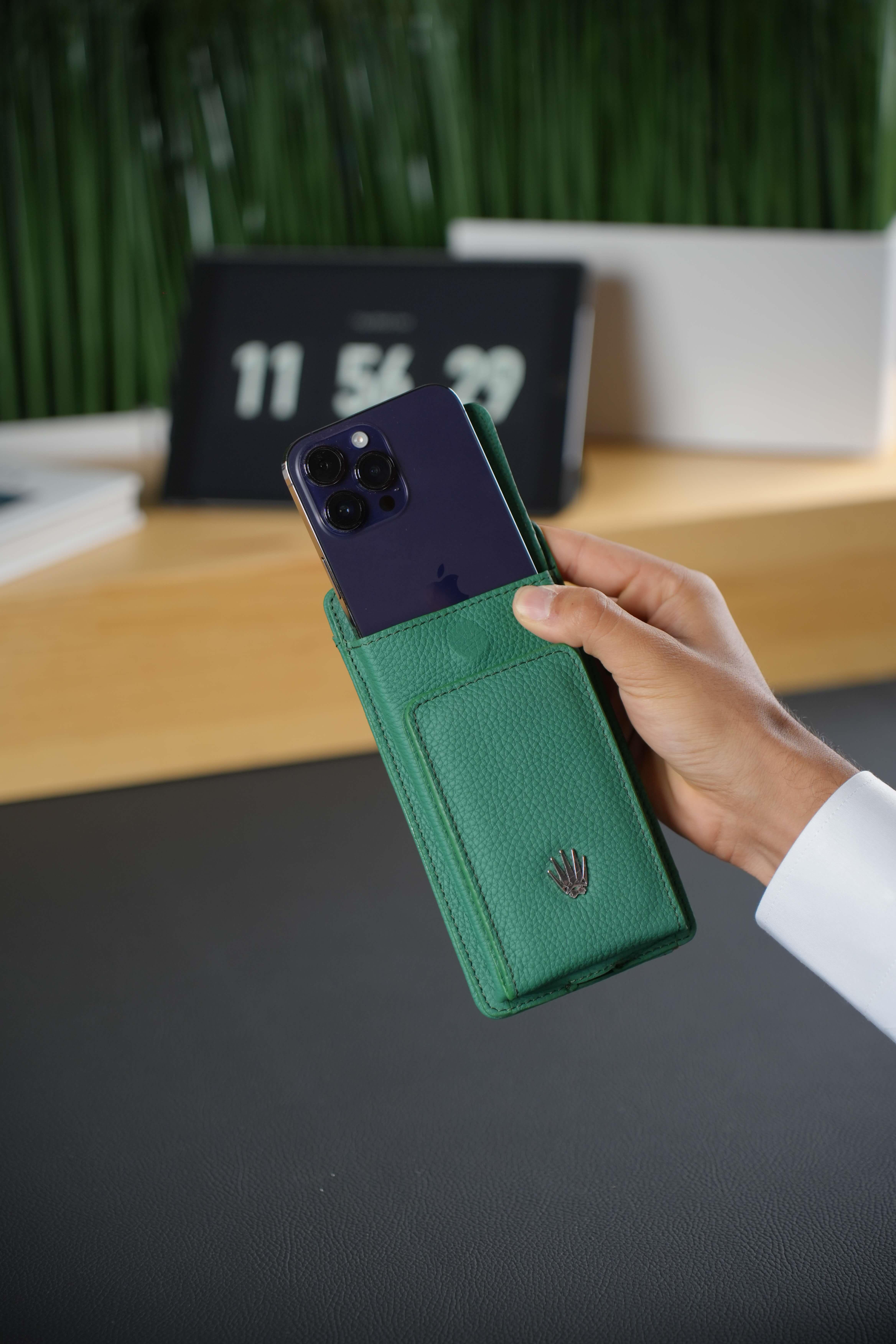 Hakiki Deri Yeşil Askılı Çanta 4 Kart Bölmesi, Telefon ve Para Bölmesi, Fermuarlı, Çıtçıtlı Askılı Telefon Çantası LuısawHand BagWATCHOFROYALLUISAWHakiki Deri Yeşil Askılı Çanta 4 Kart Bölmesi, Telefon ve Para Bölmesi, Fermuarlı, Çıtçıtlı Askılı Telefon Çantası Luısaw