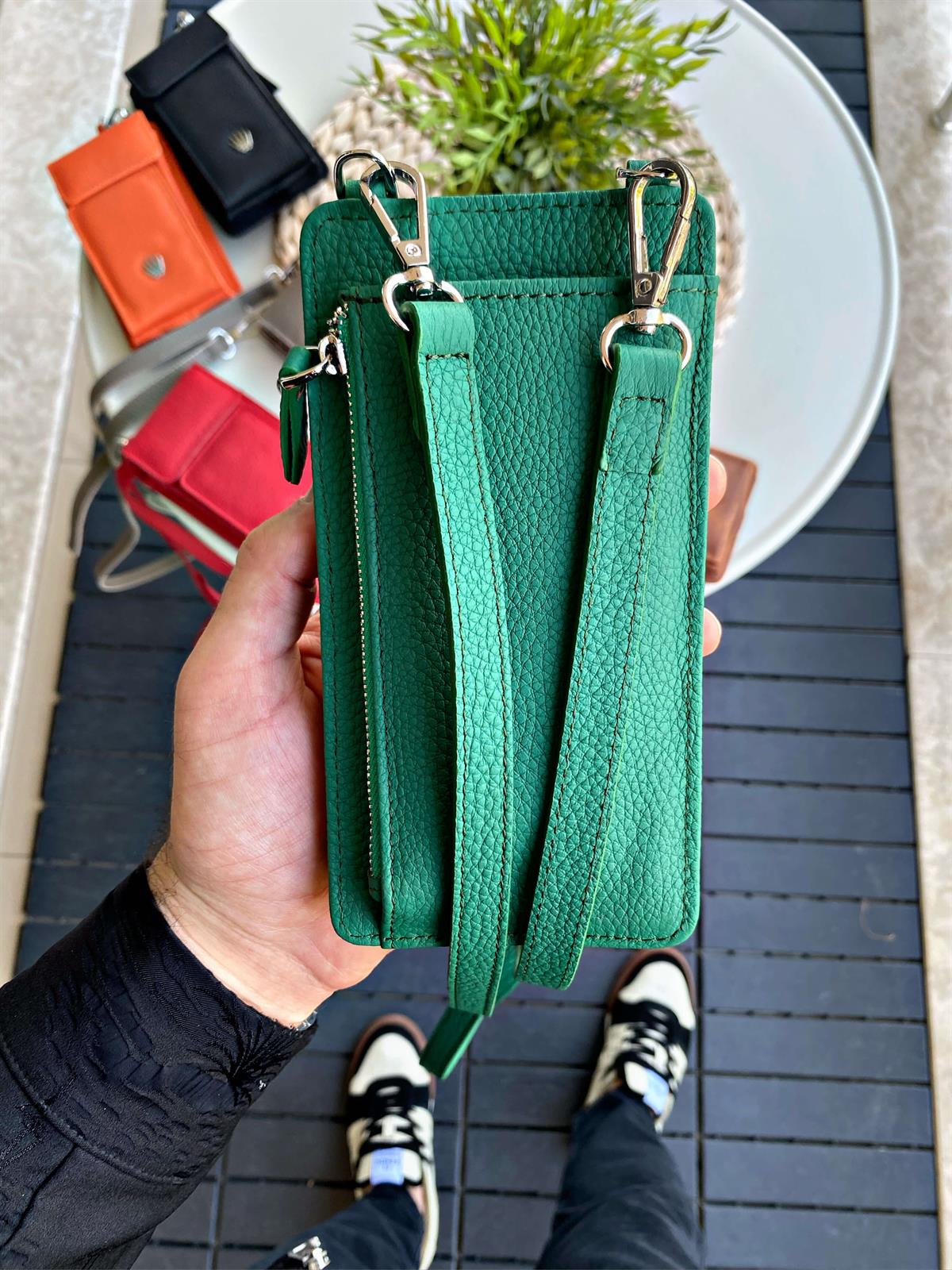 HAKİKİ DERİ ERKEK&KADIN YEŞİL ASKILI ÇANTA ,4 ADET KART BÖLMESİ,TELEFON VE PARA BÖLMESİ,FERMUARLI ÇITÇITLI VE MANYETİK BÖLMELER İÇİN KİLİT SİSTEMİ,%100 HAKİKİ DERİ ASKILI TELEFON ÇANTASIHANDBAGWATCHOFROYALLUISAWHAKİKİ DERİ ERKEK&KADIN YEŞİL ASKILI ÇANTA ,4 ADET KART BÖLMESİ,TELEFON VE PARA BÖLMESİ,FERMUARLI ÇITÇITLI VE MANYETİK BÖLMELER İÇİN KİLİT SİSTEMİ,%100 HAKİKİ DERİ ASKILI TELEFON ÇANTASI