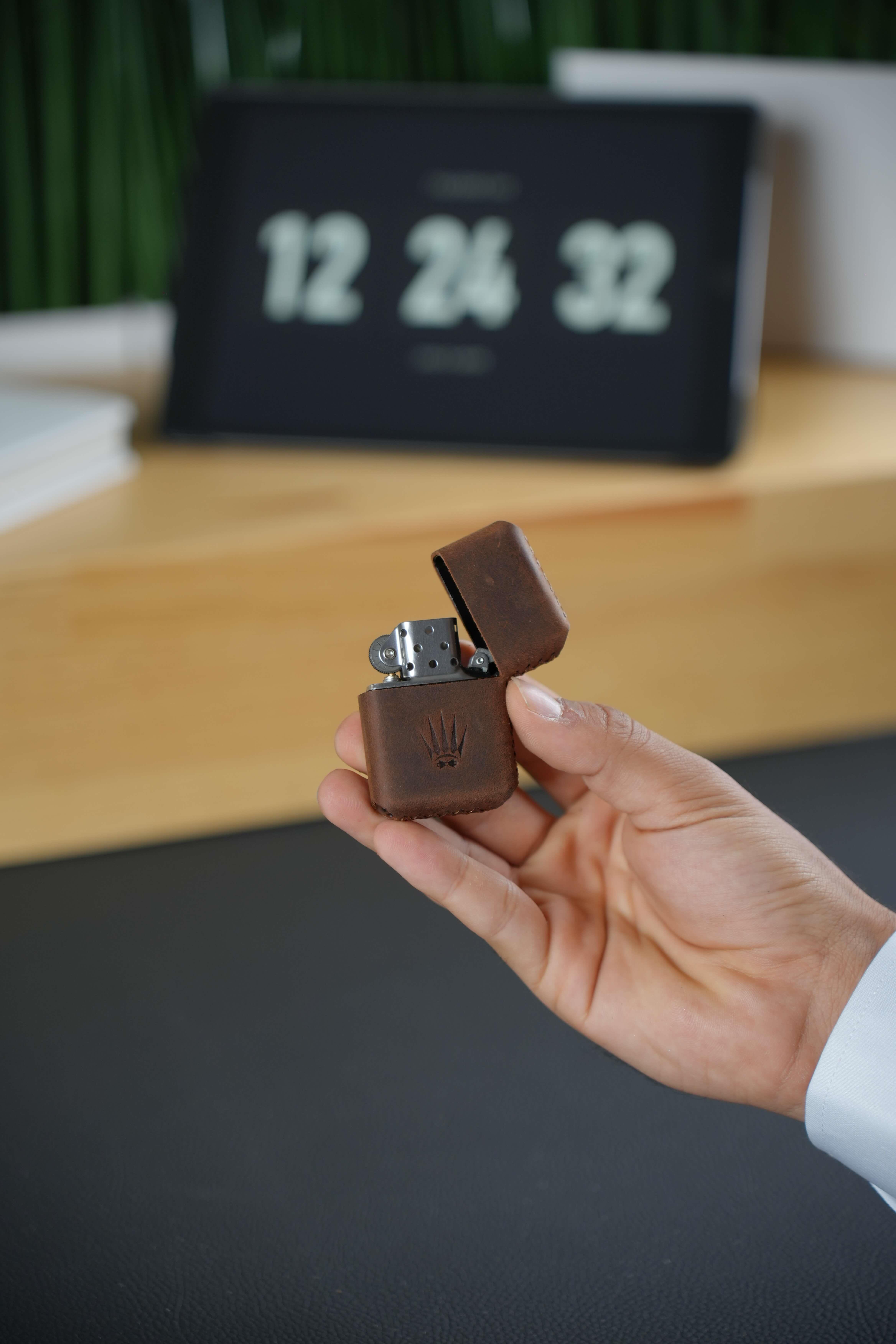 GENUINE LEATHER CRAZY GASOLINE LIGHTER WITH TABAN CASEBusinessWATCHOFROYALÇAKMAKGENUINE LEATHER CRAZY GASOLINE LIGHTER WITH TABAN CASE