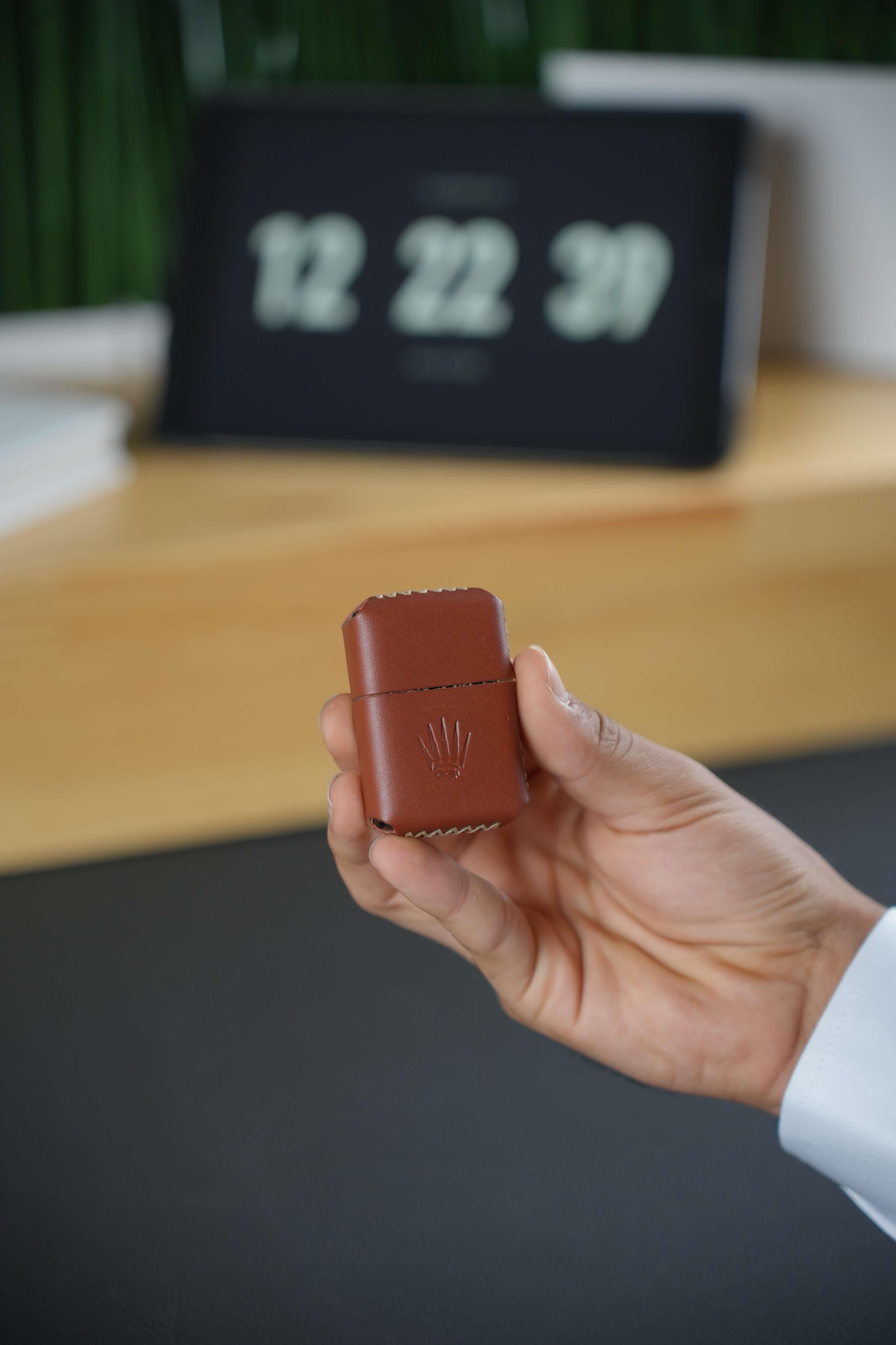 GASOLINE LIGHTER WITH GENUINE LEATHER TILE CASEBusinessWATCHOFROYALÇAKMAKGASOLINE LIGHTER WITH GENUINE LEATHER TILE CASE
