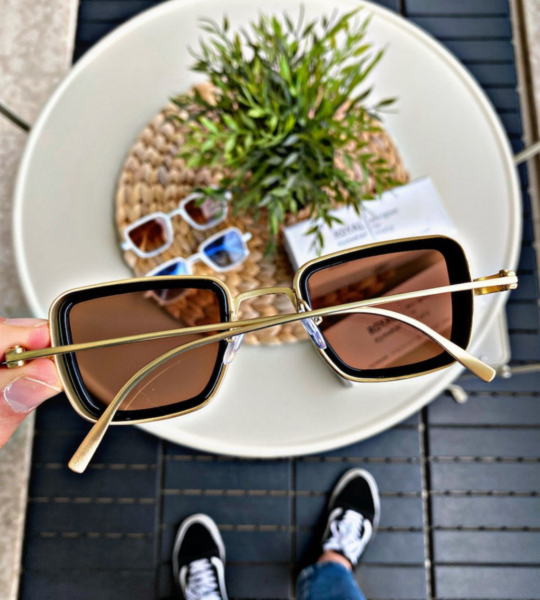 GÜNEŞ GÖZLÜĞÜ KADIN&ERKEK GOLD-SİYAH,UV-400 KORUMALI ÖZEL CAM, DAYANIKLI ÇERÇEVE, MODERN KARE TASARIM GÖZLÜK,CE SERTİFİKALİEyewearWATCHOFROYALEX657GÜNEŞ GÖZLÜĞÜ KADIN&ERKEK GOLD-SİYAH,UV-400 KORUMALI ÖZEL CAM, DAYANIKLI ÇERÇEVE, MODERN KARE TASARIM GÖZLÜK,CE SERTİFİKALİ