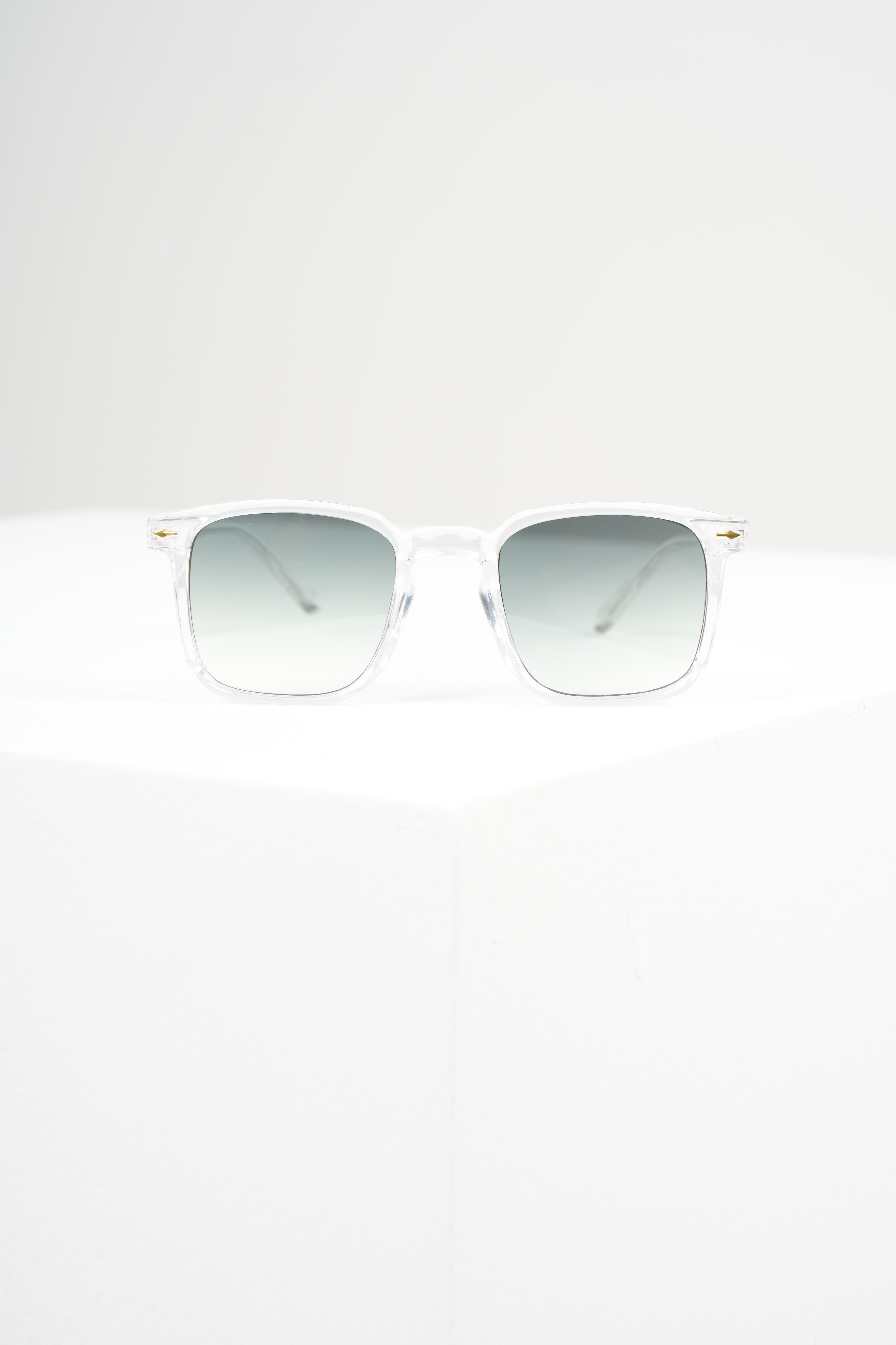 ROYAL EYEWEARTRANSPARAN GREEN LORRAINEWEyewearWATCHOFROYALLORRAINEWROYAL EYEWEARTRANSPARAN GREEN LORRAINEW