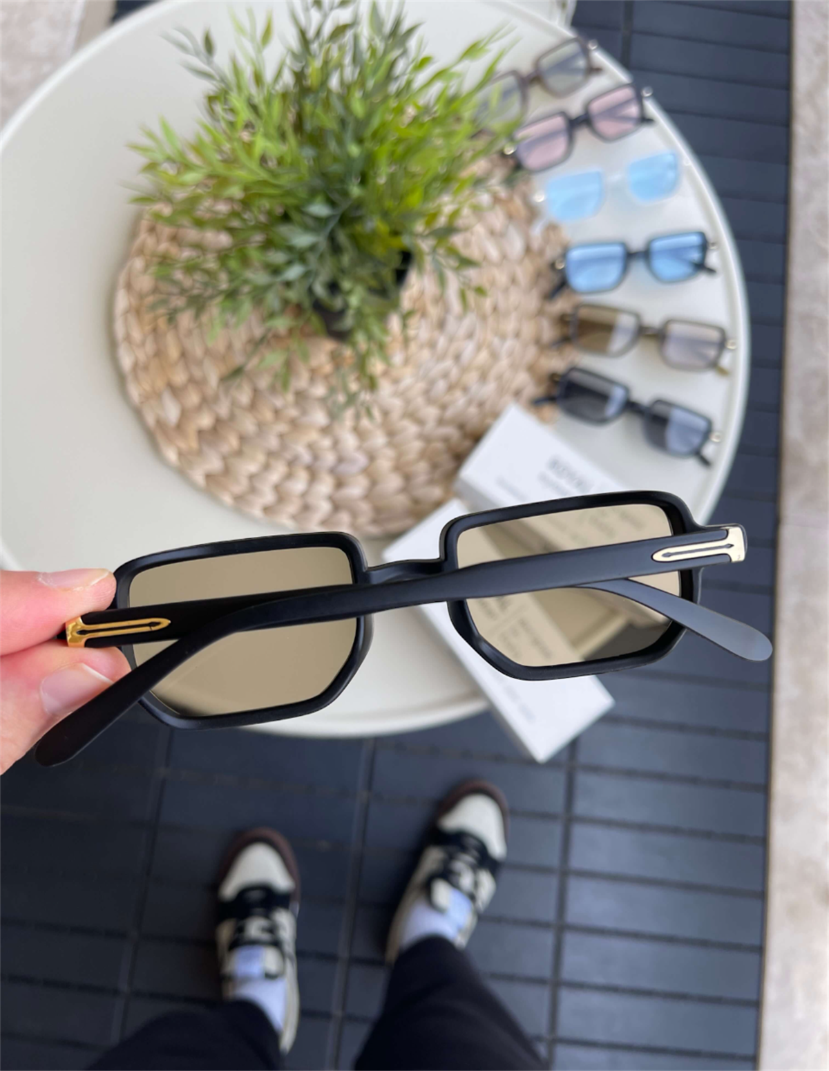 GÜNEŞ GÖZLÜĞÜ KADIN&ERKEK SİYAH KAHVERENGİ,UV-400 KORUMALI ÖZEL CAM, DAYANIKLI ÇERÇEVE, MODERN&RETRO TASARIM GÖZLÜK,CE SERTİFİKALİGÖZLÜK KONSEPTWATCHOFROYALRE2215WGÜNEŞ GÖZLÜĞÜ KADIN&ERKEK SİYAH KAHVERENGİ,UV-400 KORUMALI ÖZEL CAM, DAYANIKLI ÇERÇEVE, MODERN&RETRO TASARIM GÖZLÜK,CE SERTİFİKALİ