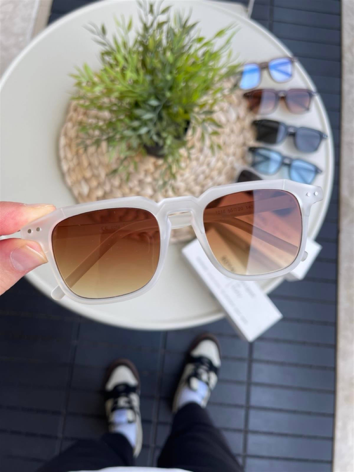 Güneş Gözlüğü Kadın & Erkek UV400 Cam Orjinal CE Belgeli Transparan Kahve RE981WGÖZLÜK KONSEPTWATCHOFROYALRE981WGüneş Gözlüğü Kadın & Erkek UV400 Cam Orjinal CE Belgeli Transparan Kahve RE981W