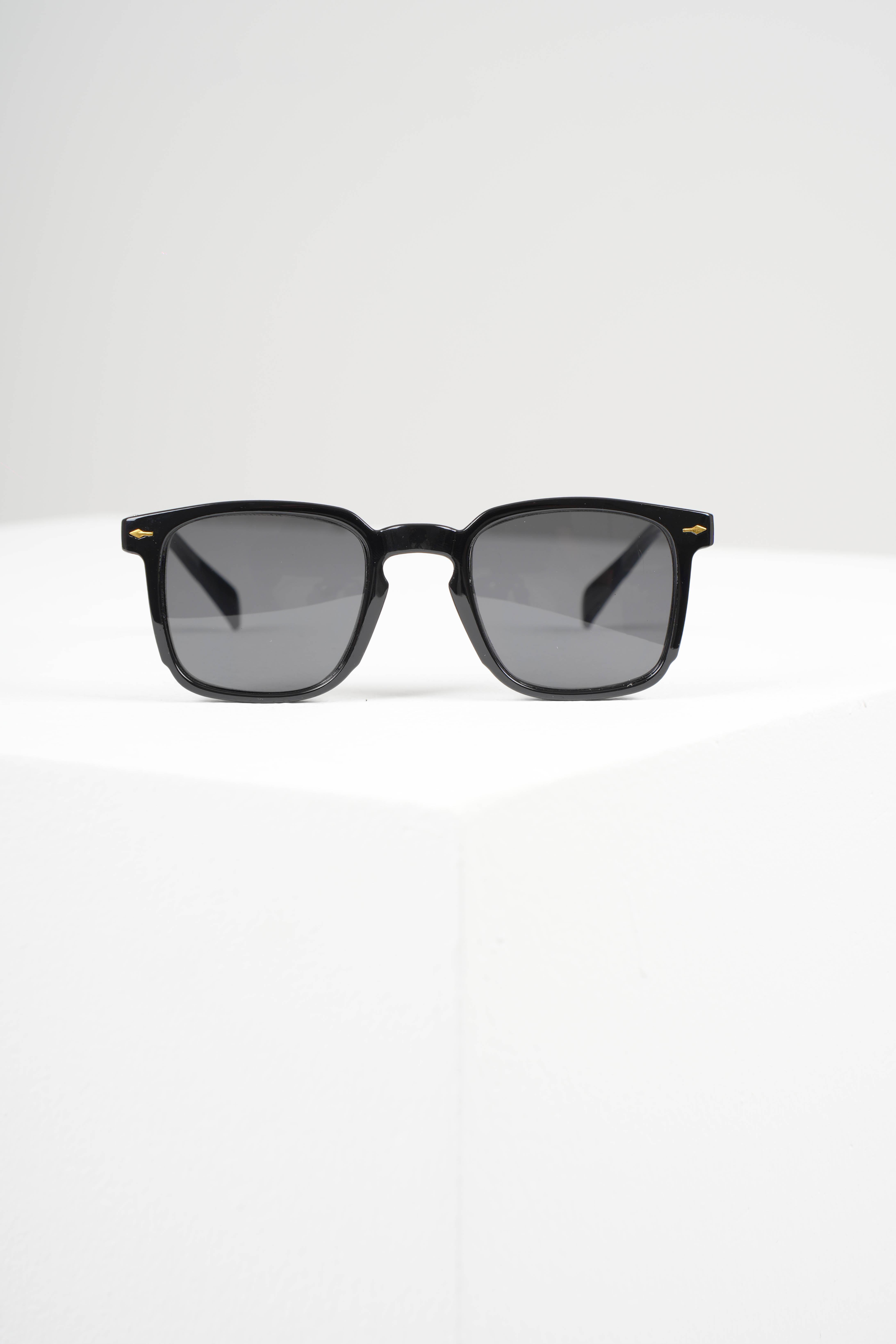 ROYAL EYEWEAR LORRAINE BLACK UNISEX EyewearWATCHOFROYALLORRAINEROYAL EYEWEAR LORRAINE BLACK UNISEX 