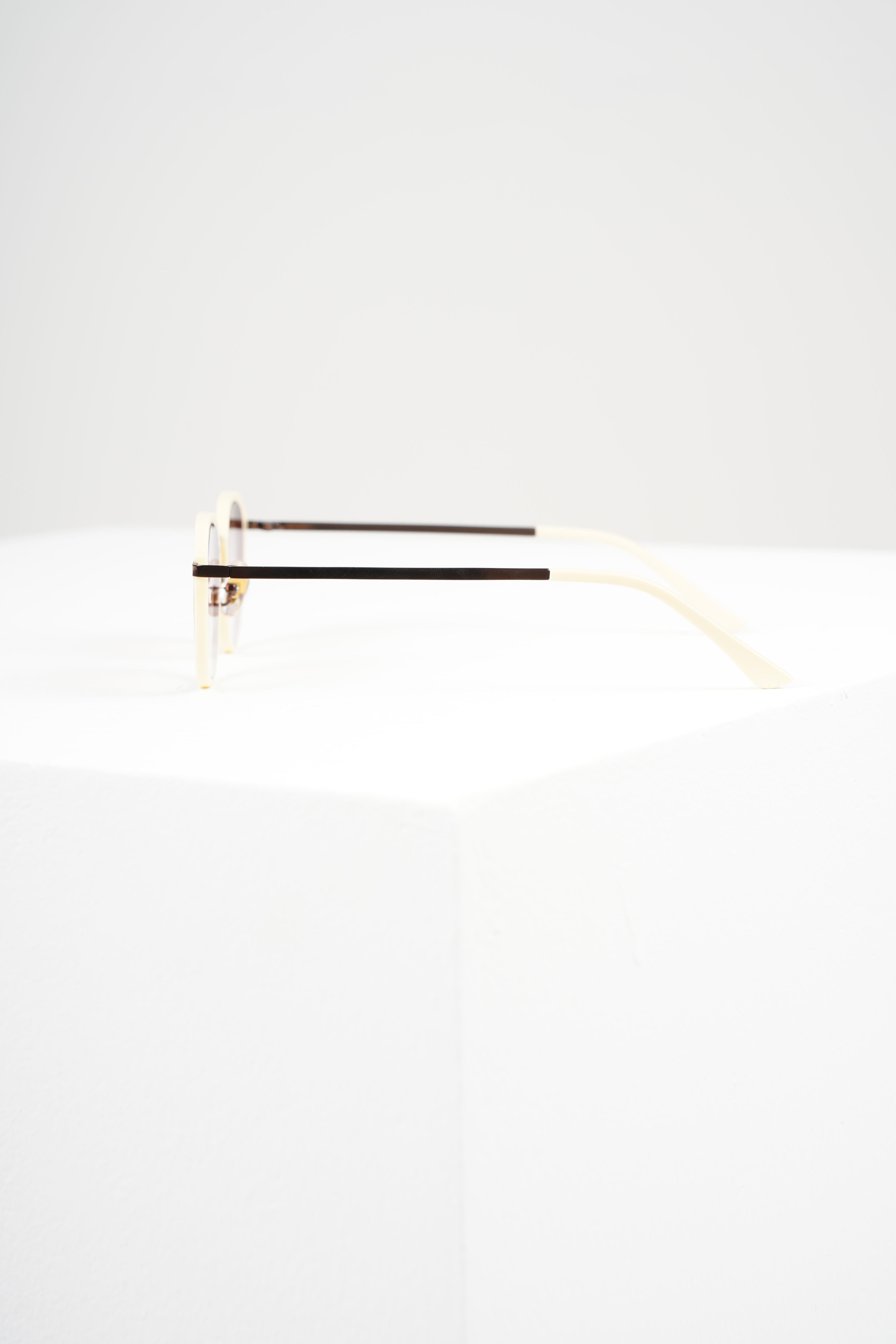 ROYAL EYEWEAR RE0088 CREAM BROWN UNISEX EyewearWATCHOFROYALRE0088ROYAL EYEWEAR RE0088 CREAM BROWN UNISEX 