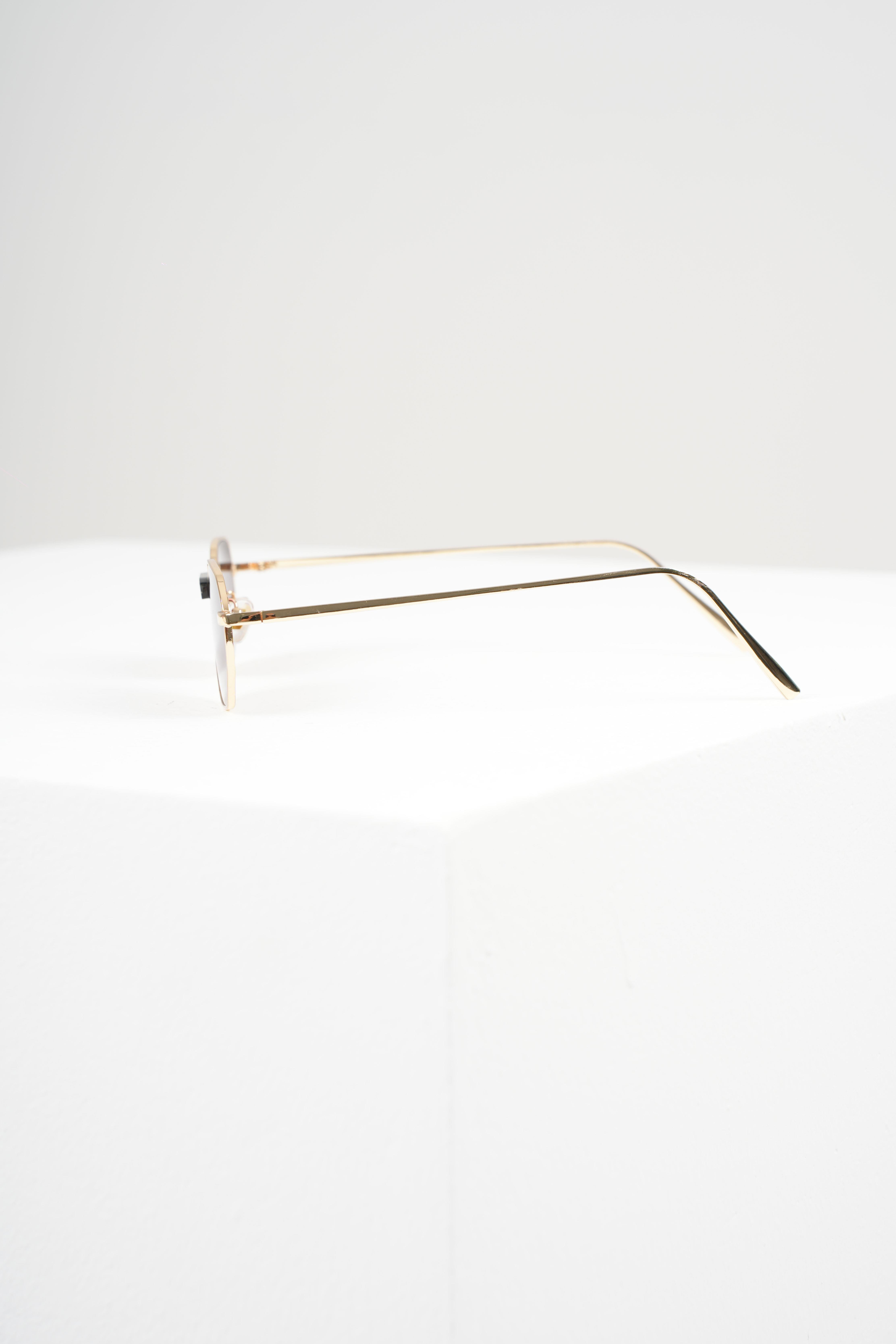 ROYAL EYEWEAR RE1618 GOLD KAHVERENGİ  UNISEX GÜNEŞ GÖZLÜĞÜGözlükWATCHOFROYALRE1618ROYAL EYEWEAR RE1618 GOLD KAHVERENGİ  UNISEX GÜNEŞ GÖZLÜĞÜ