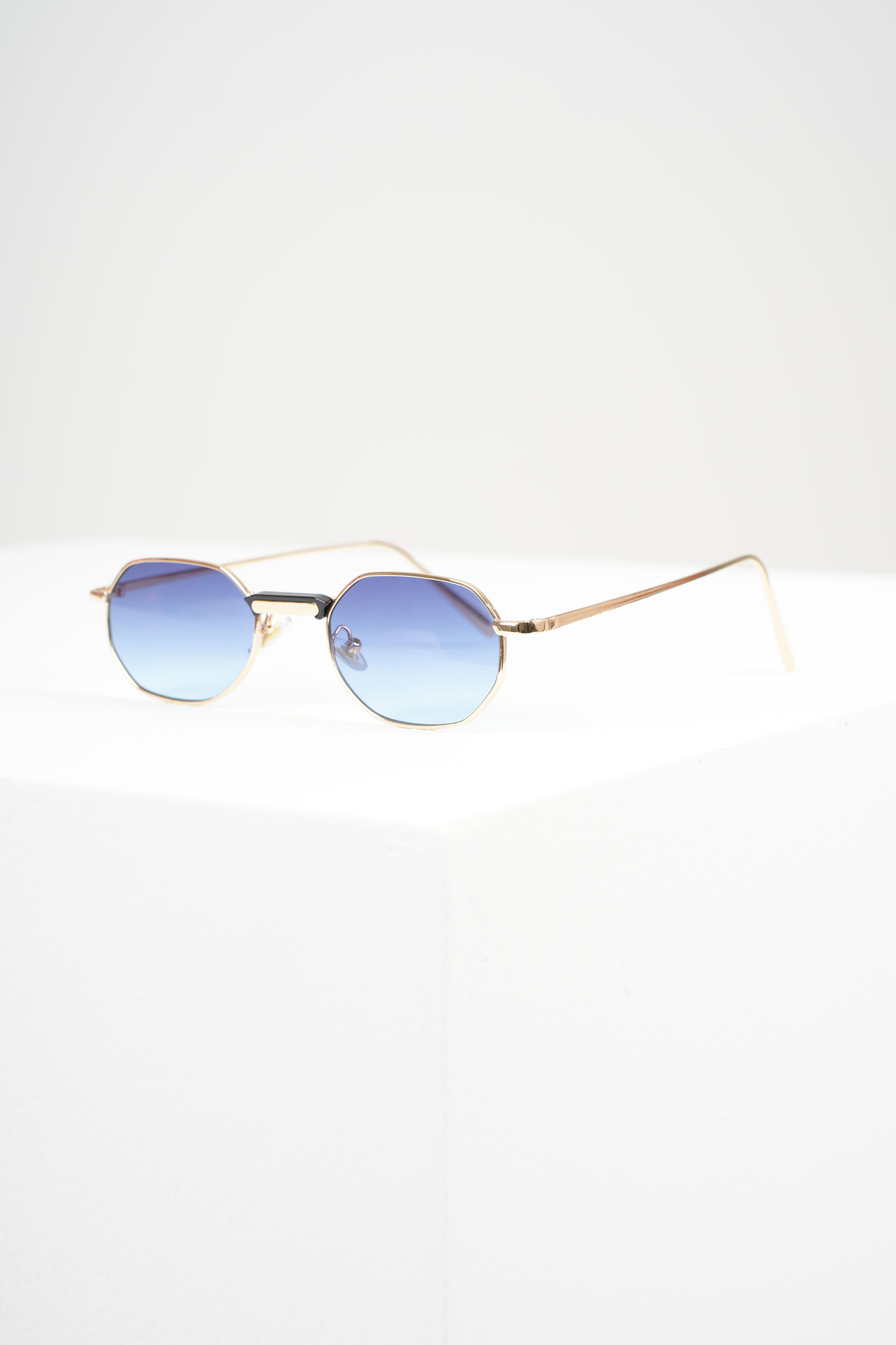 ROYAL EYEWEAR RE1618 GOLD BLUE  UNISEX GÜNEŞ GÖZLÜĞÜEyewearWATCHOFROYALRE1618ROYAL EYEWEAR RE1618 GOLD BLUE  UNISEX GÜNEŞ GÖZLÜĞÜ
