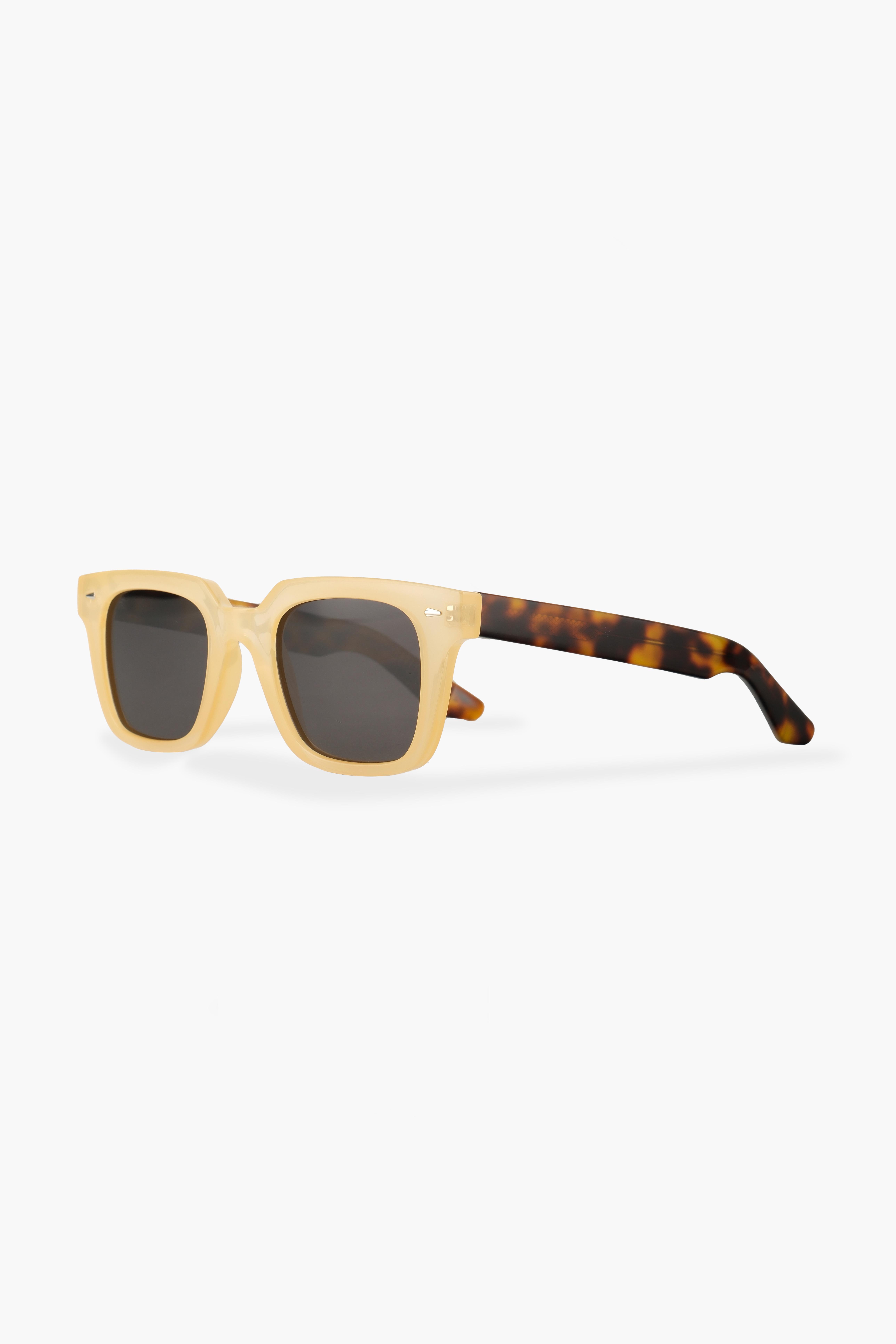 ROYAL EYEWEAR RE31105 LEOPAR KREM POLARIZE GÜNEŞ GÖZLÜĞÜEyewearWATCHOFROYALRE31105ROYAL EYEWEAR RE31105 LEOPAR KREM POLARIZE GÜNEŞ GÖZLÜĞÜ