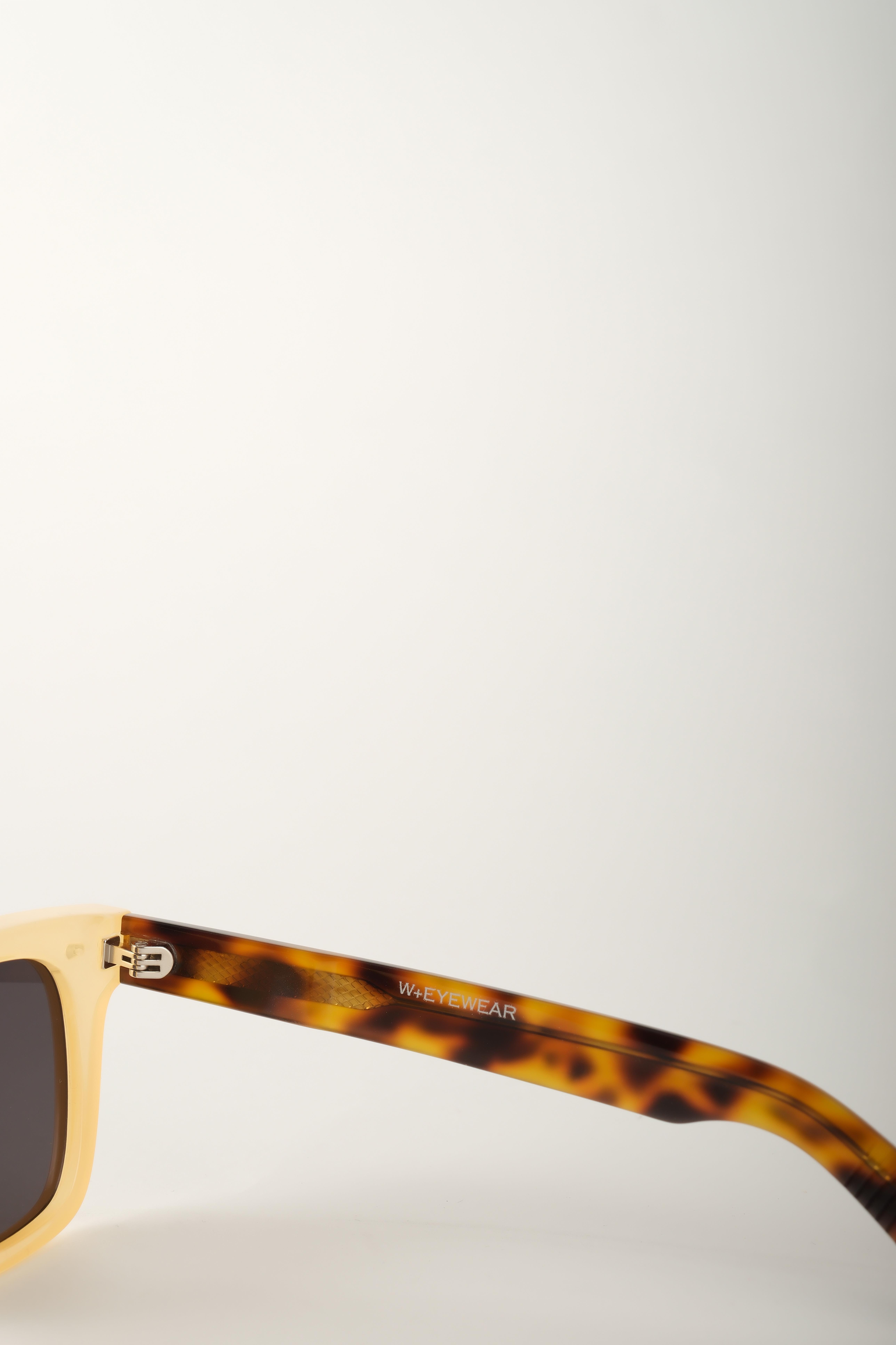 ROYAL EYEWEAR RE31105 LEOPAR KREM POLARIZE GÜNEŞ GÖZLÜĞÜEyewearWATCHOFROYALRE31105ROYAL EYEWEAR RE31105 LEOPAR KREM POLARIZE GÜNEŞ GÖZLÜĞÜ