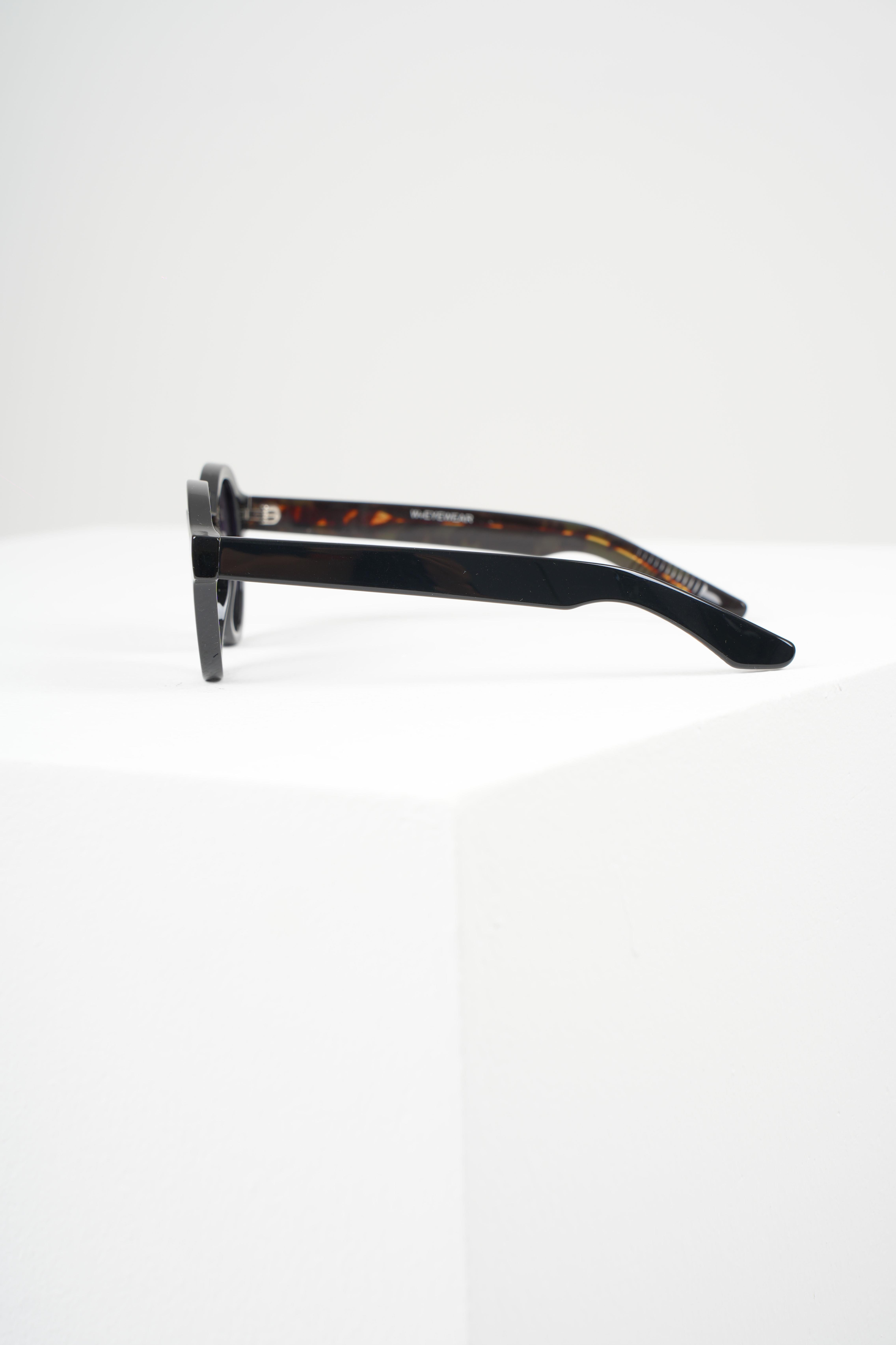 ROYAL EYEWEAR RE31106 LEOPAR SİYAH UNISEX GÜNEŞ GÖZLÜĞÜEyewearWATCHOFROYALRE31106ROYAL EYEWEAR RE31106 LEOPAR SİYAH UNISEX GÜNEŞ GÖZLÜĞÜ