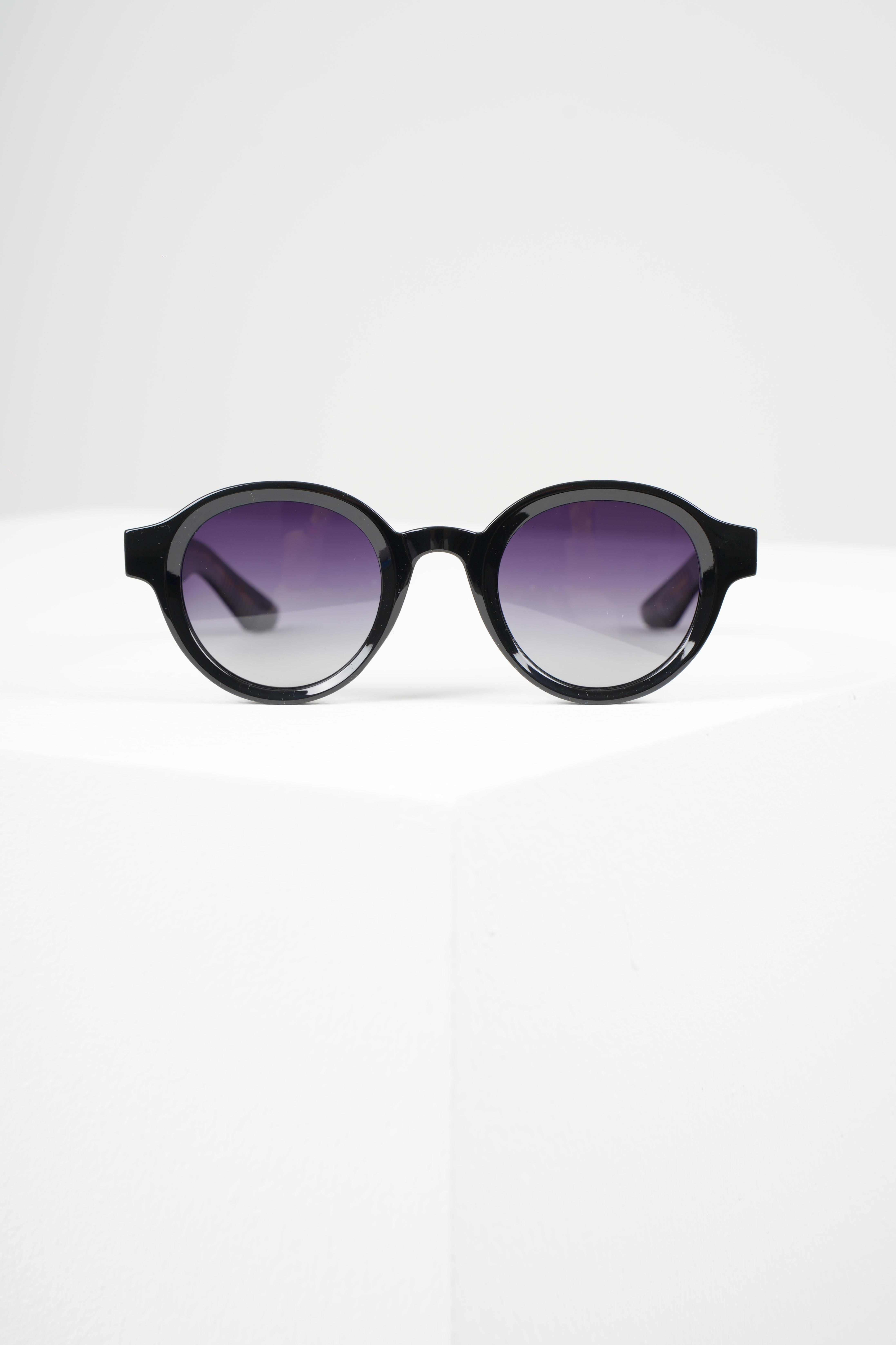 ROYAL EYEWEAR RE31106 LEOPAR SİYAH UNISEX GÜNEŞ GÖZLÜĞÜEyewearWATCHOFROYALRE31106ROYAL EYEWEAR RE31106 LEOPAR SİYAH UNISEX GÜNEŞ GÖZLÜĞÜ