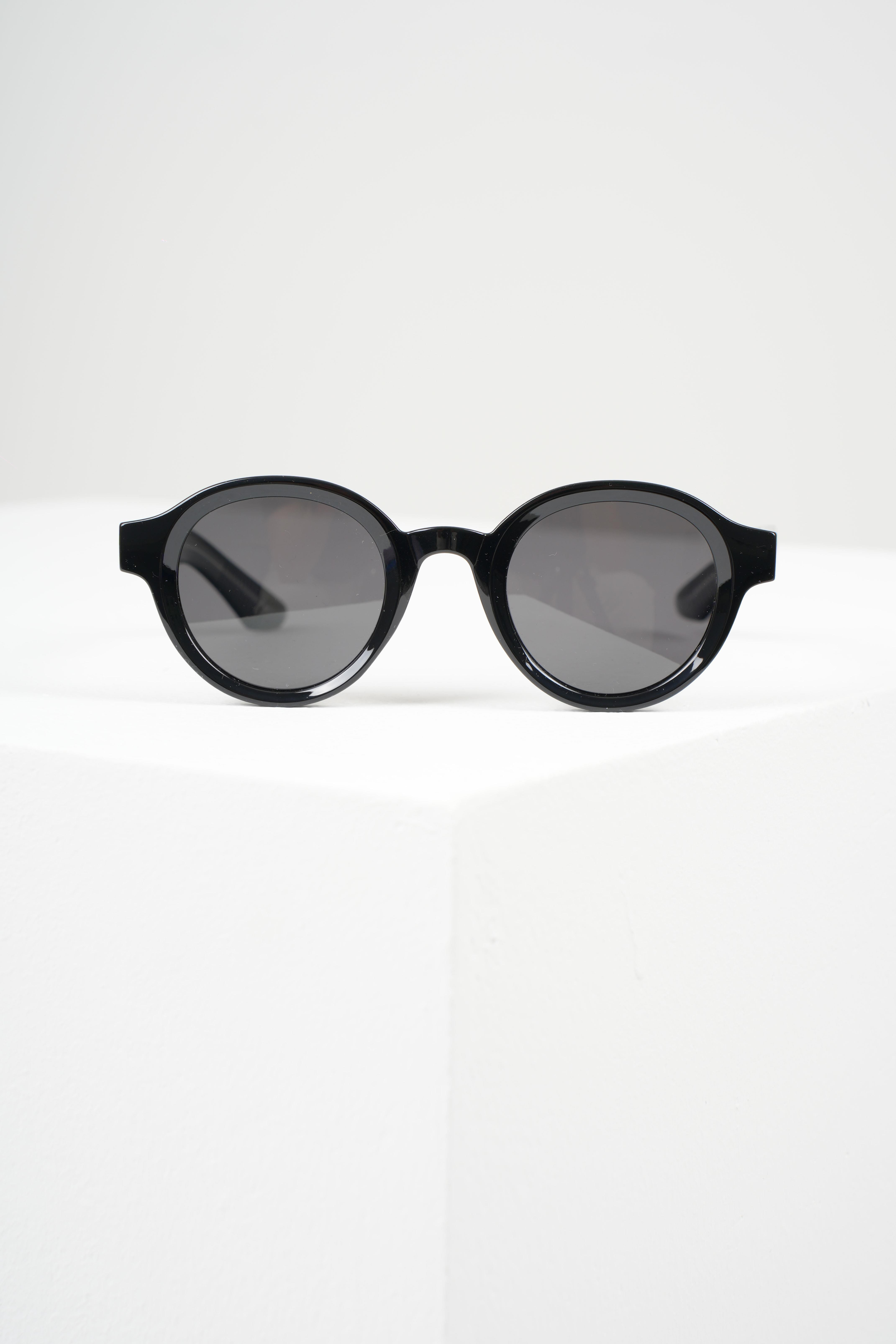 ROYAL EYEWEAR RE31106 SİYAH POLARIZE GÜNEŞ GÖZLÜĞÜEyewearWATCHOFROYALRE31106ROYAL EYEWEAR RE31106 SİYAH POLARIZE GÜNEŞ GÖZLÜĞÜ