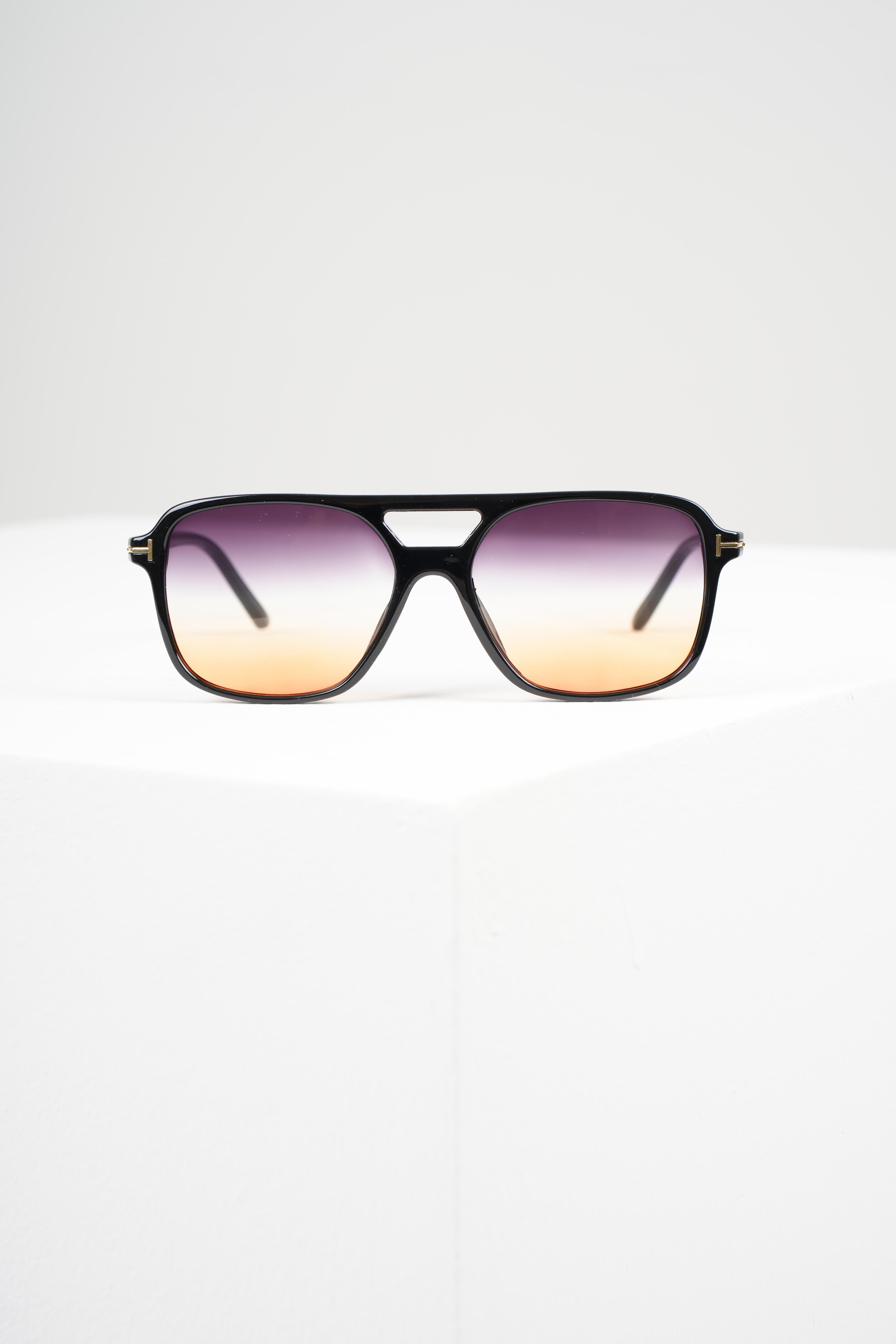 ROYAL EYEWEAR RE3885 DEGRADE SİYAH UNISEX GÜNEŞ GÖZLÜĞÜEyewearWATCHOFROYALRE3885ROYAL EYEWEAR RE3885 DEGRADE SİYAH UNISEX GÜNEŞ GÖZLÜĞÜ