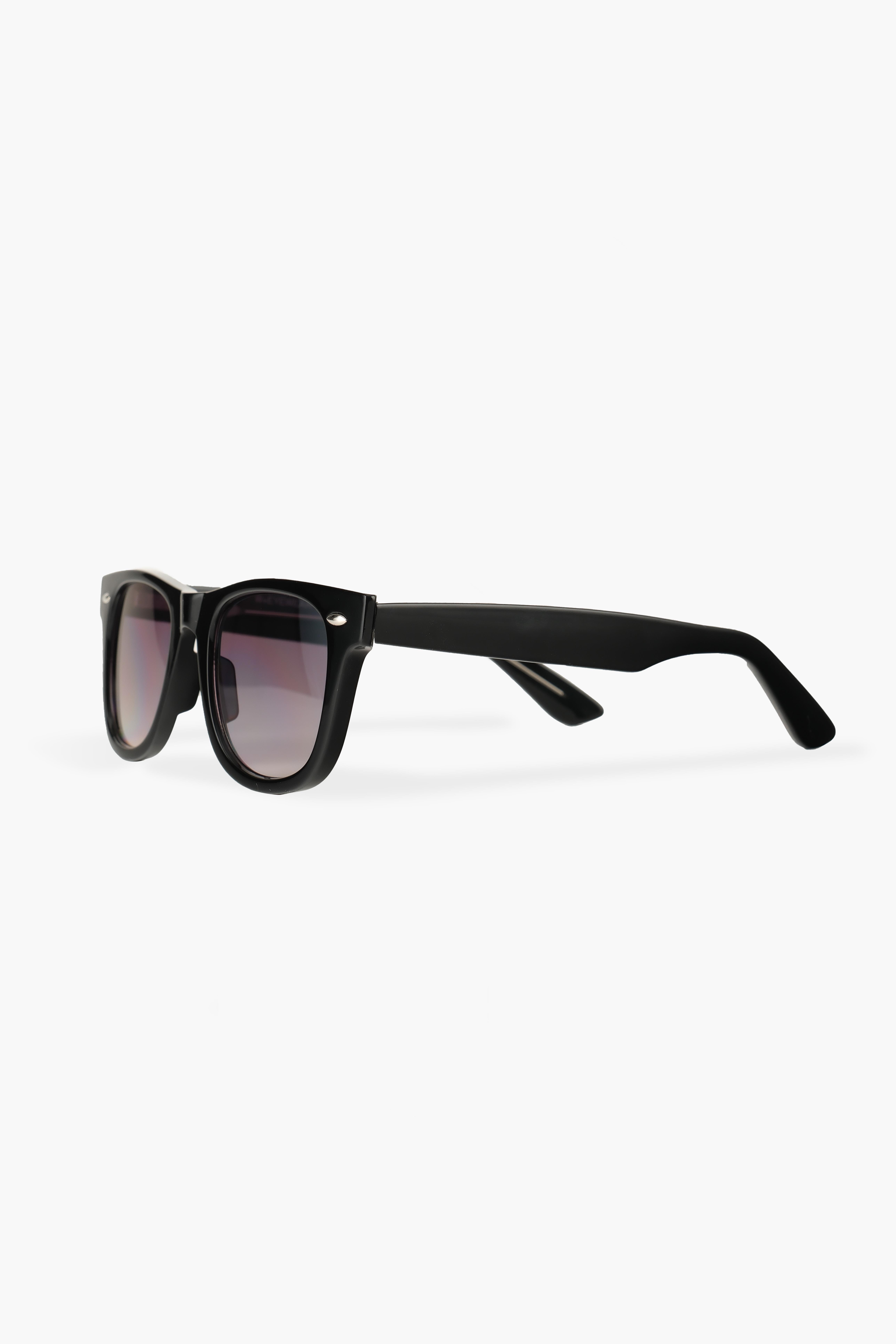 ROYAL EYEWEAR RE6802 GRİ AYNALI - SİYAH UNISEX GÜNEŞ GÖZLÜĞÜEyewearWATCHOFROYALRE6802ROYAL EYEWEAR RE6802 GRİ AYNALI - SİYAH UNISEX GÜNEŞ GÖZLÜĞÜ